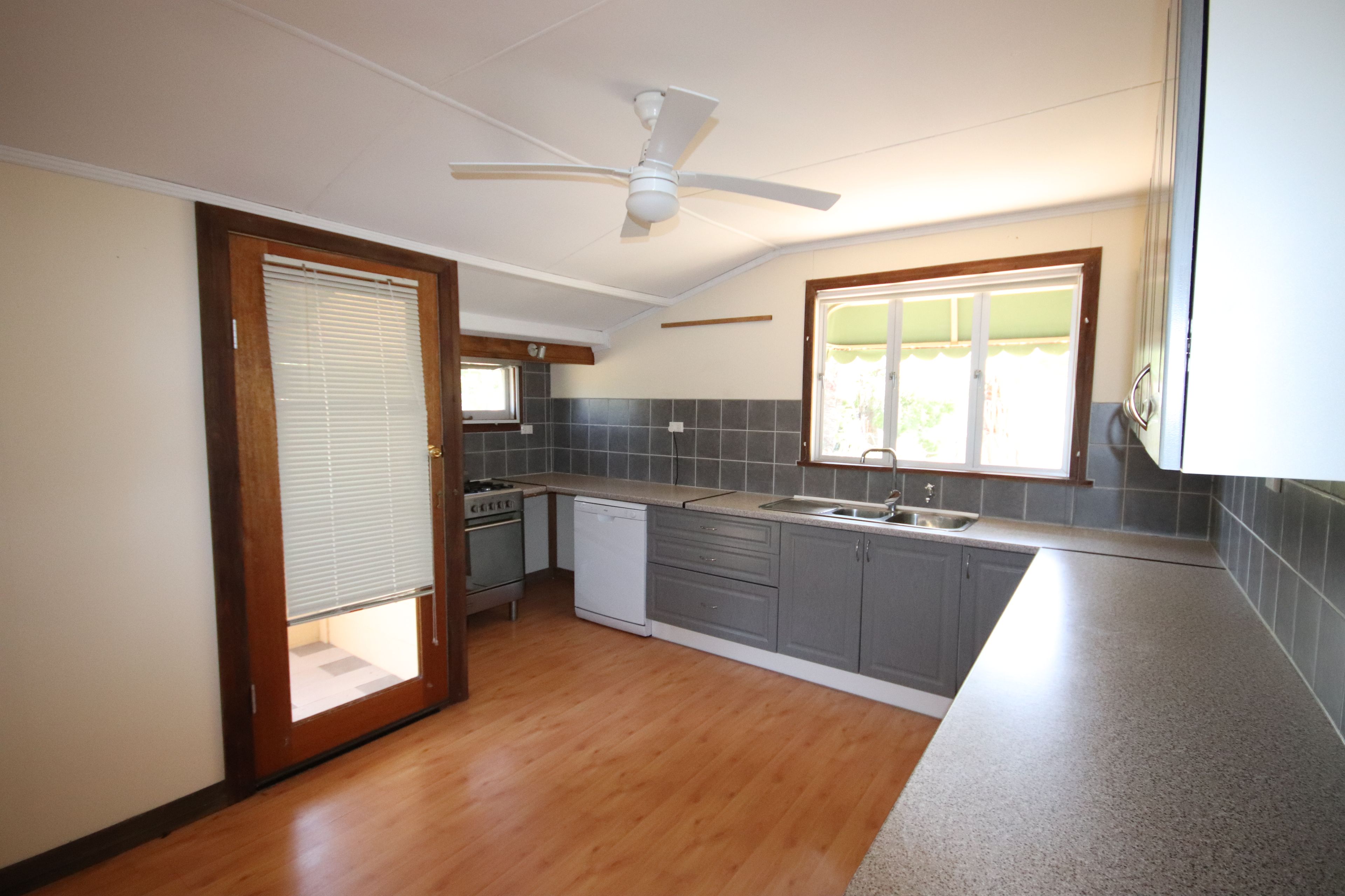 16 Stuart-Russell Street, Mundubbera, QLD 4626