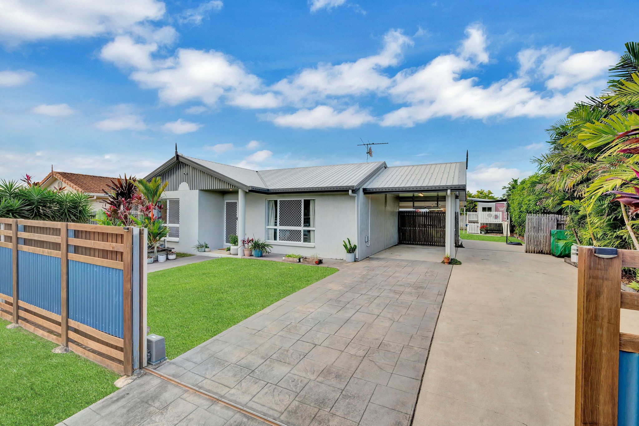 6 Avon Avenue, Kirwan, QLD 4817