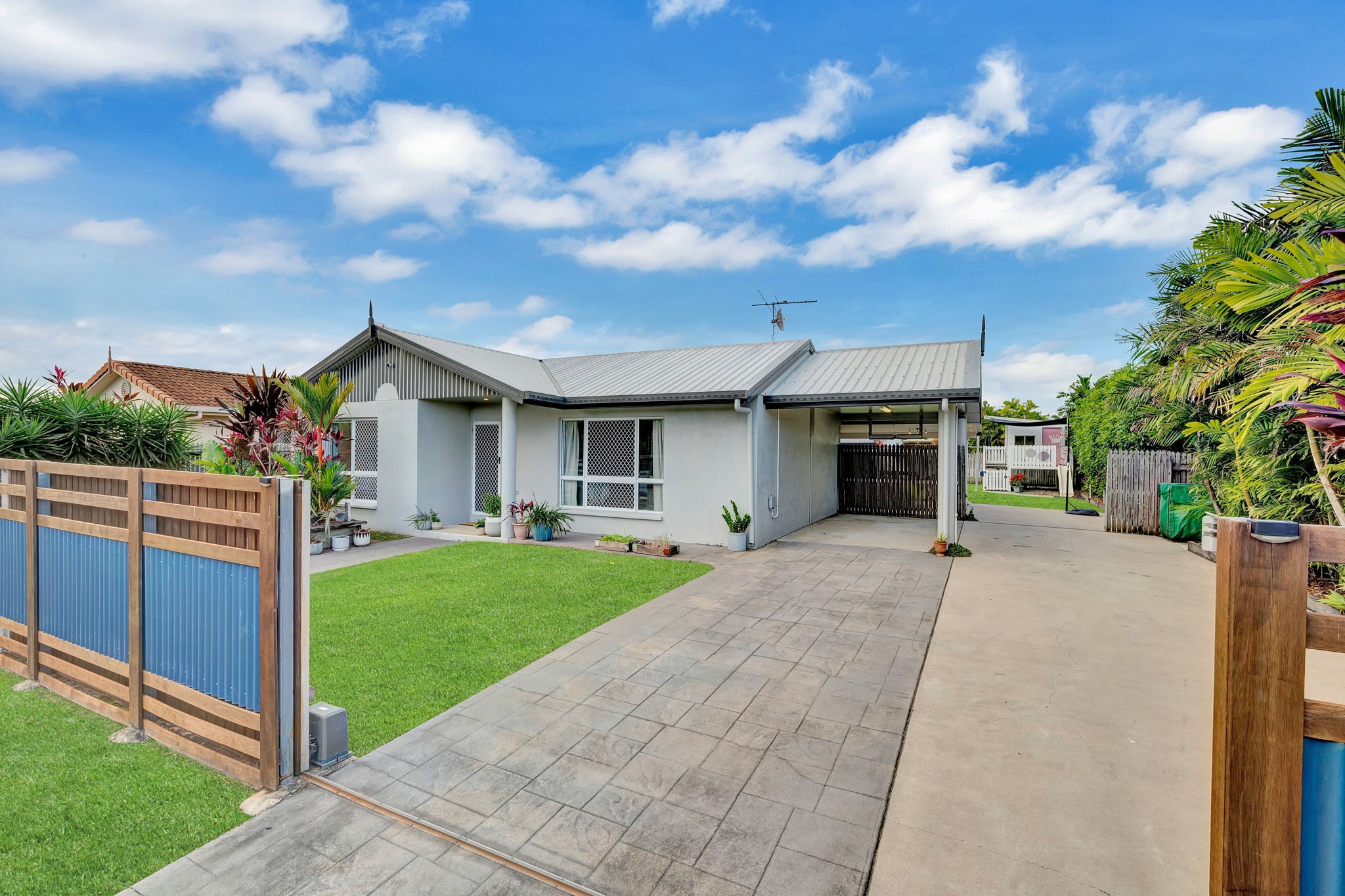 6 Avon Avenue, Kirwan, QLD 4817
