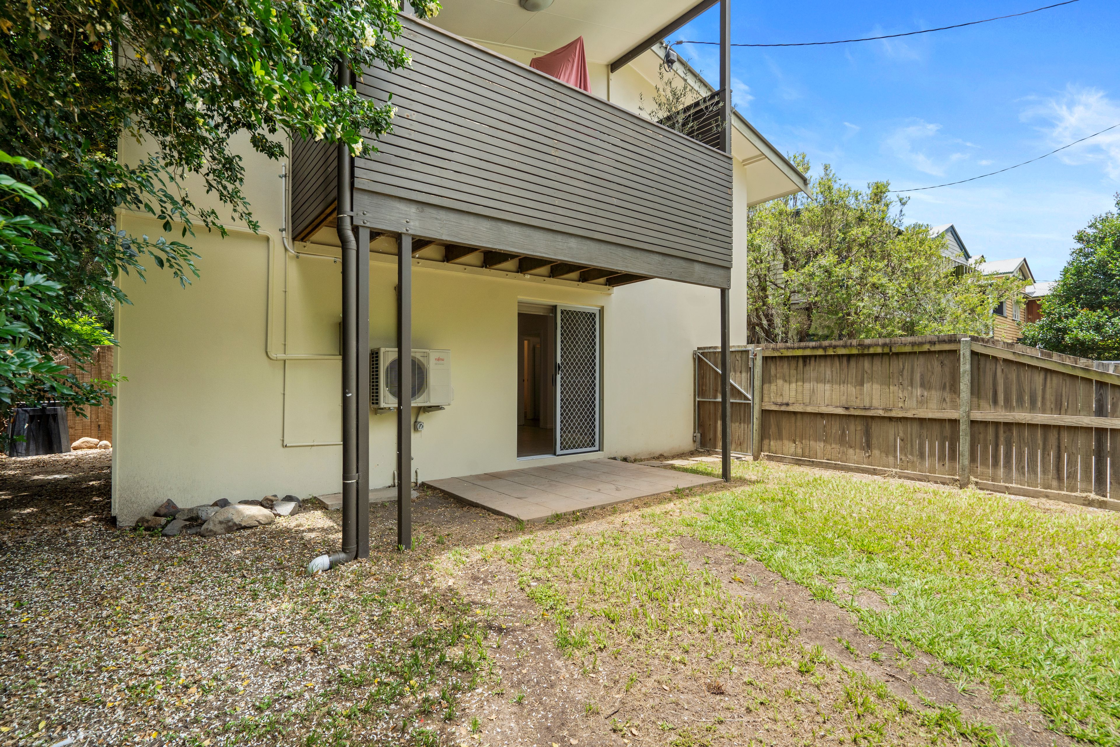 42 William Parade, Fairfield QLD 4103