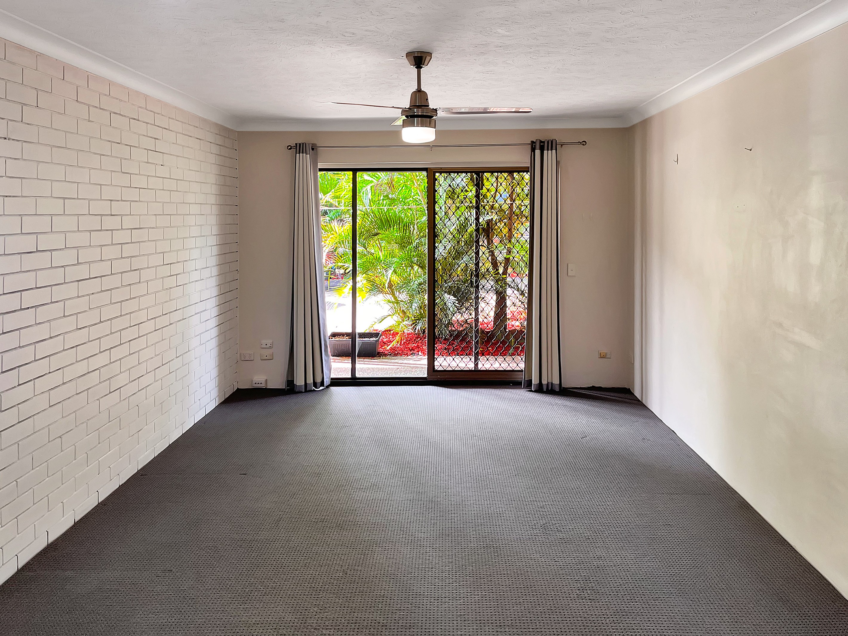 2/9 Christina Court, Mermaid Waters, QLD 4218