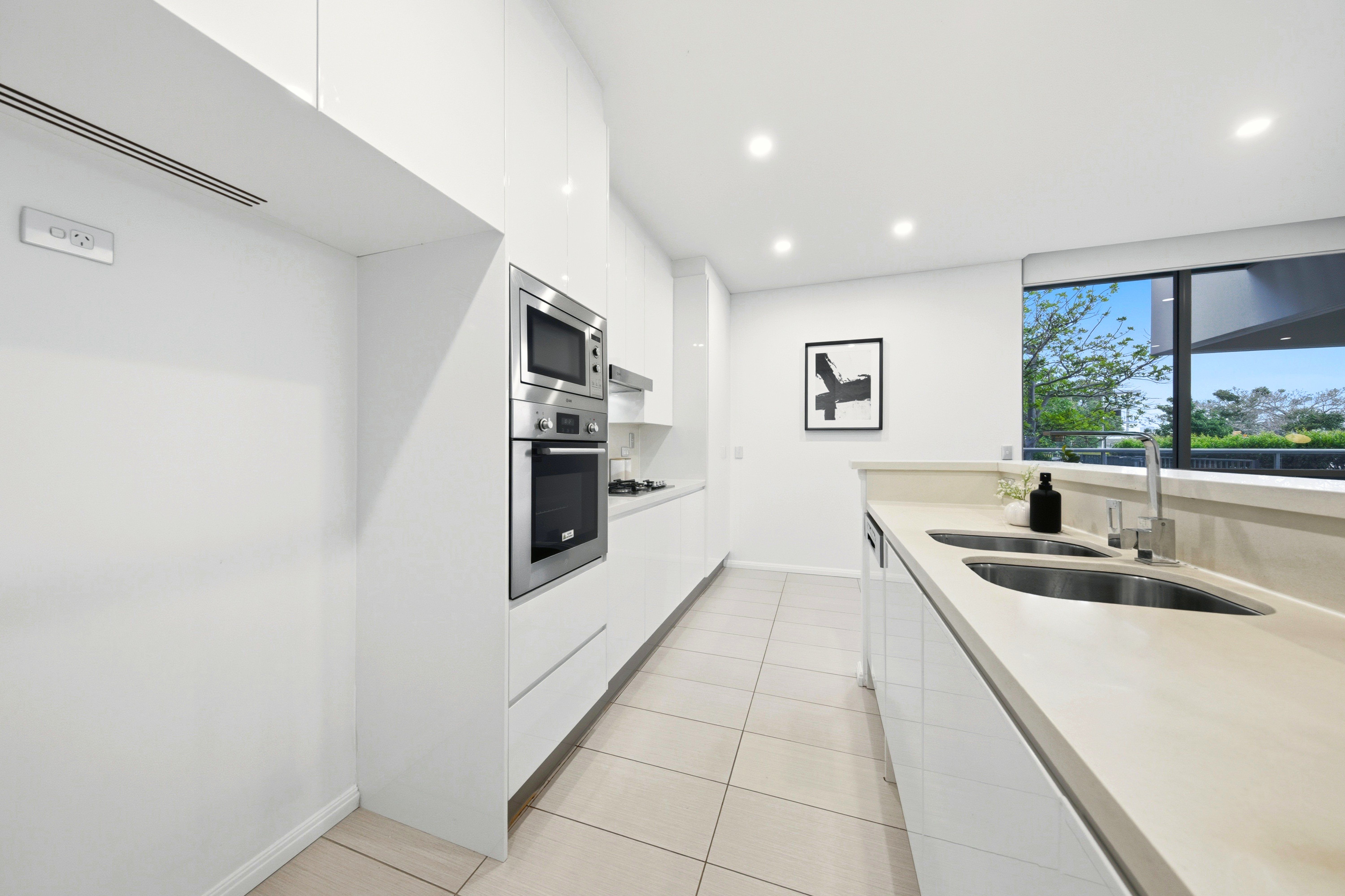 209/8B Mary Street — photo 3 of 20