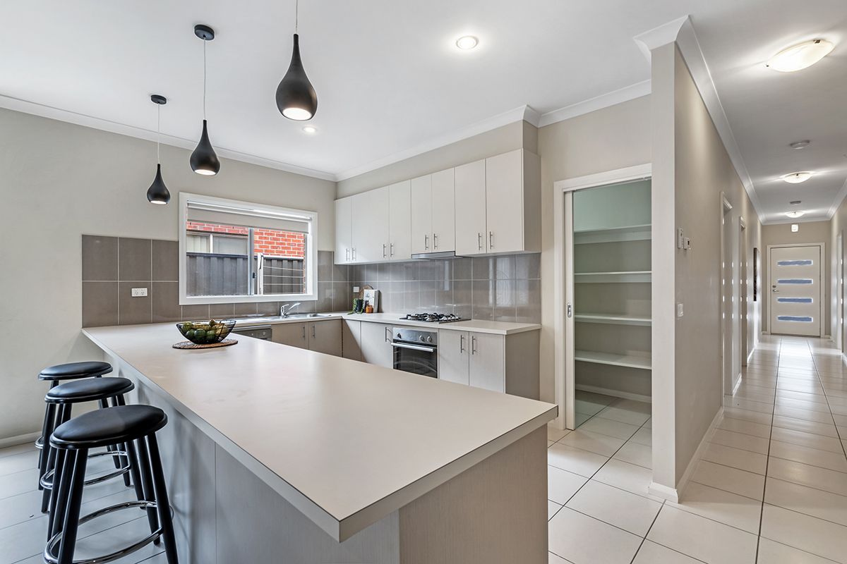 16 Hollows Court, Craigieburn, VIC 3064