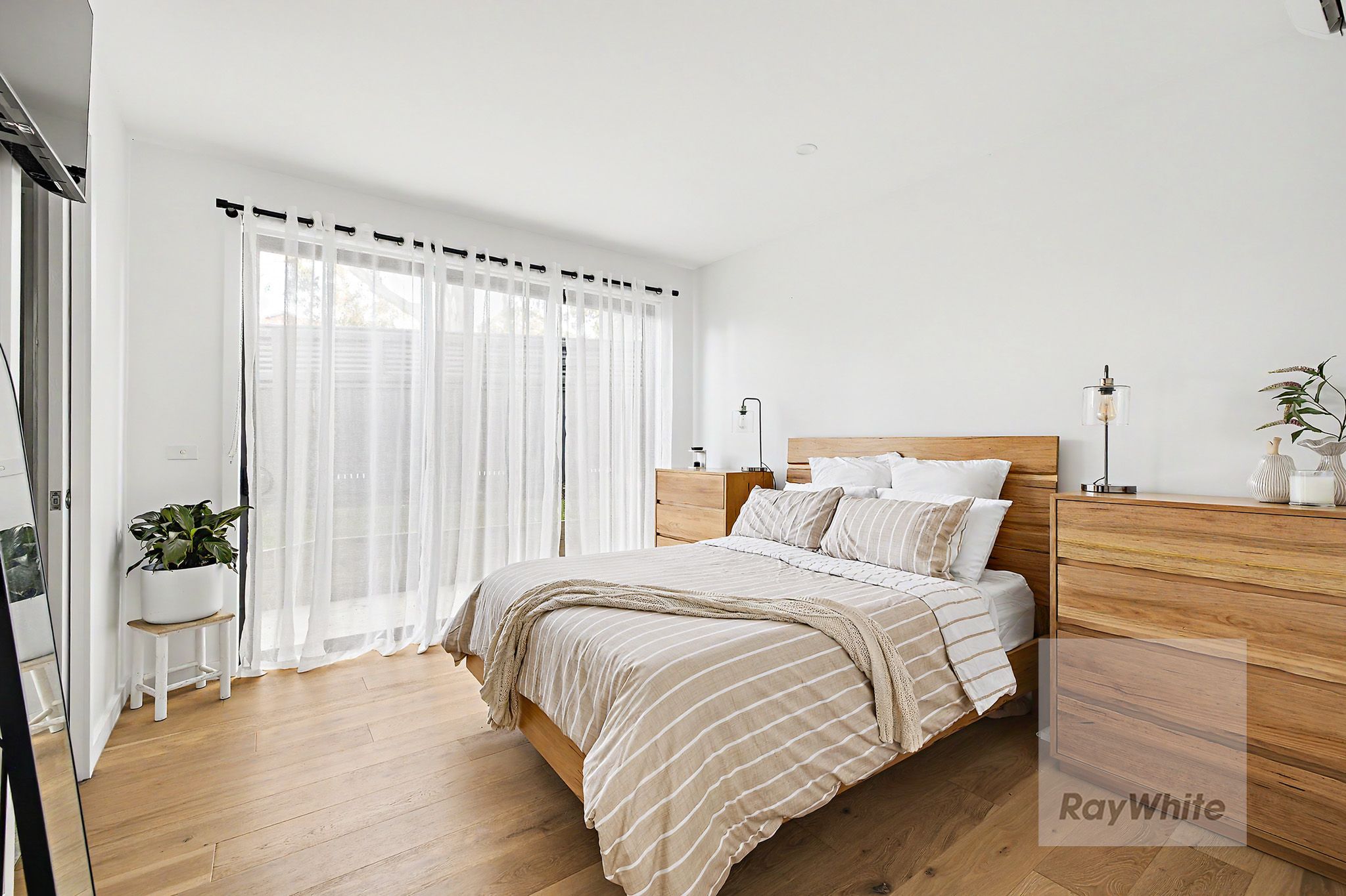 4/4 Berringa Court — photo 9 of 18