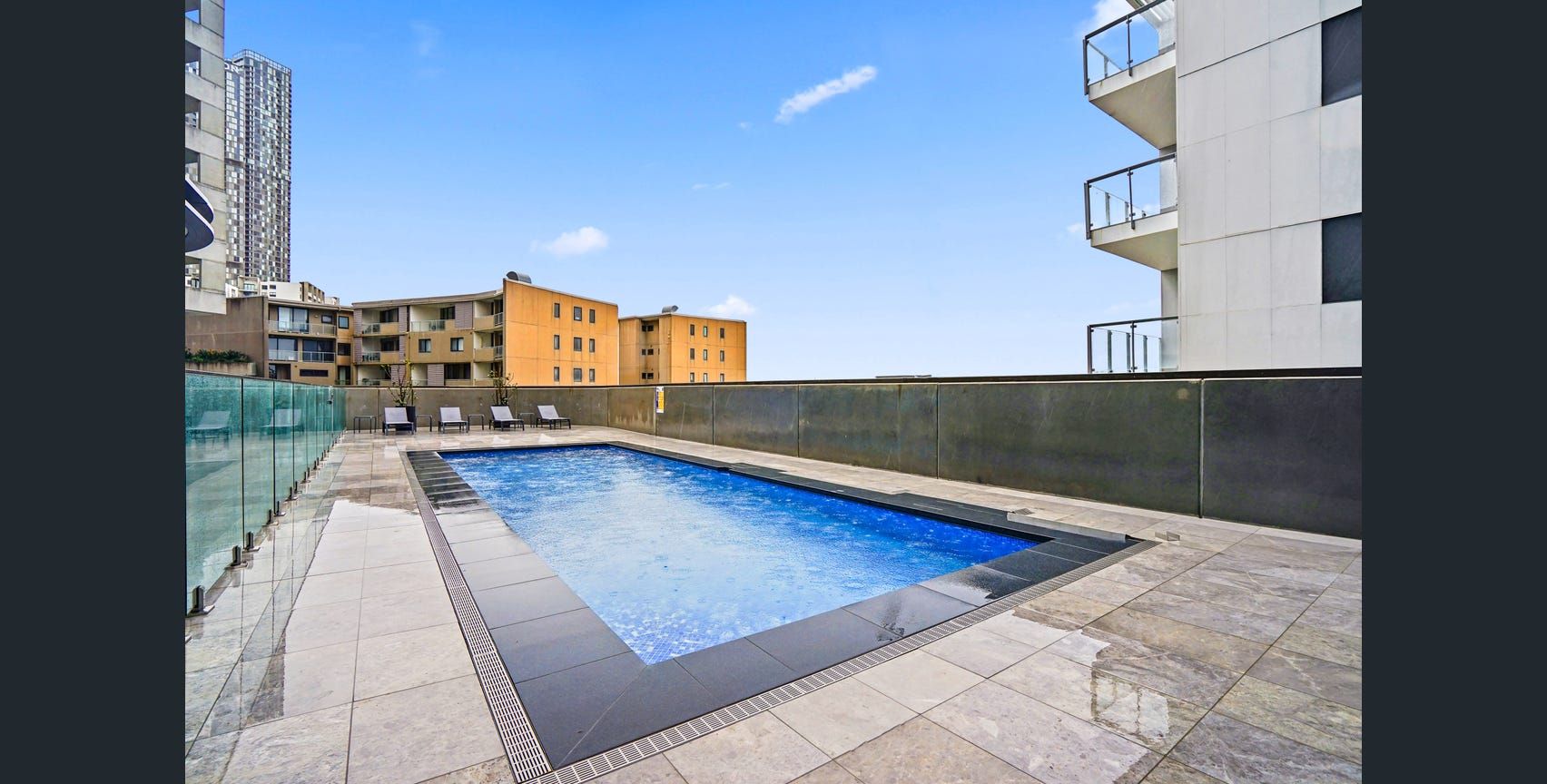 2105/20 Parkes Street — photo 8 of 10