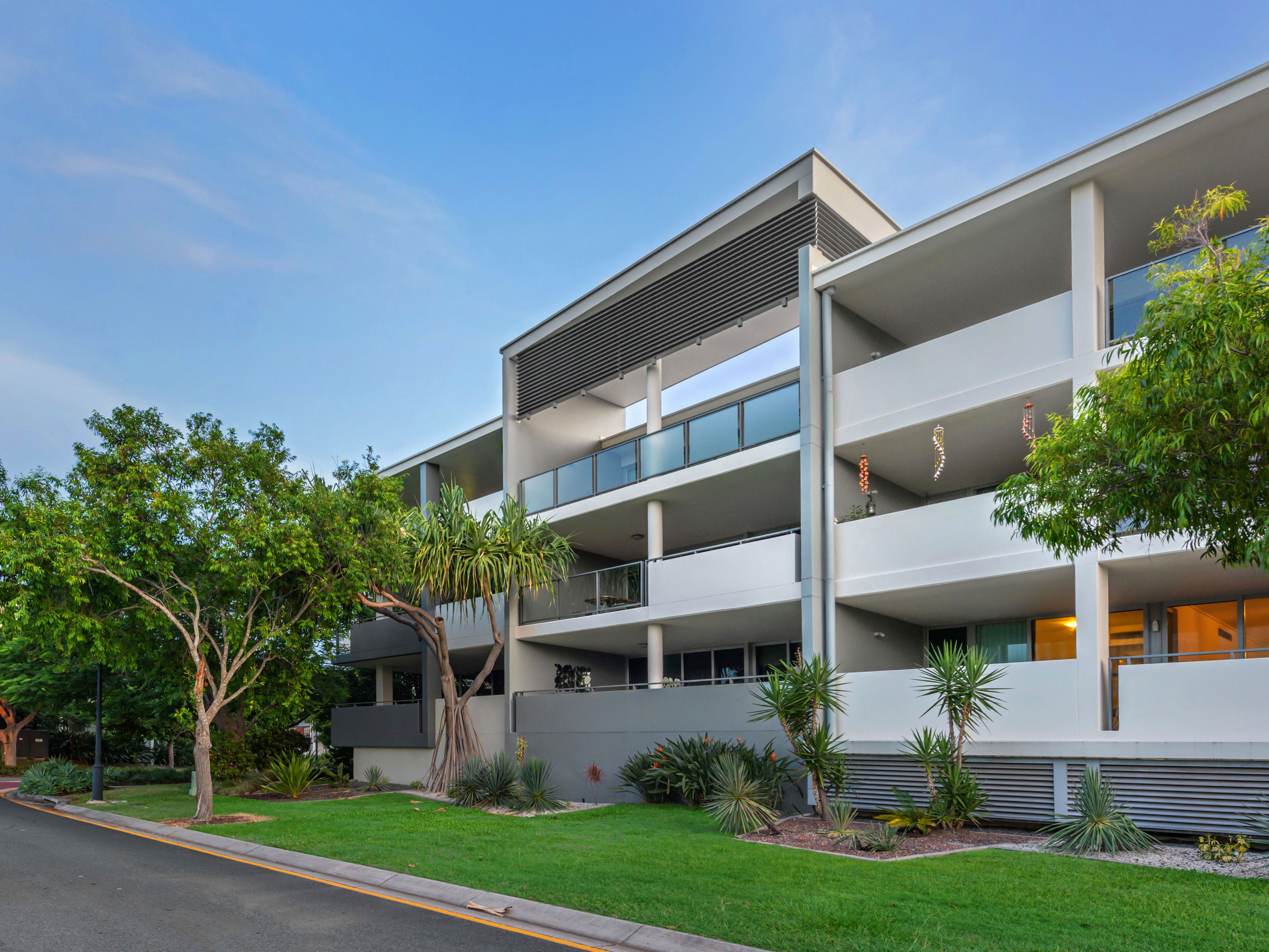 16 Waterline Crescent, Bulimba QLD 4171