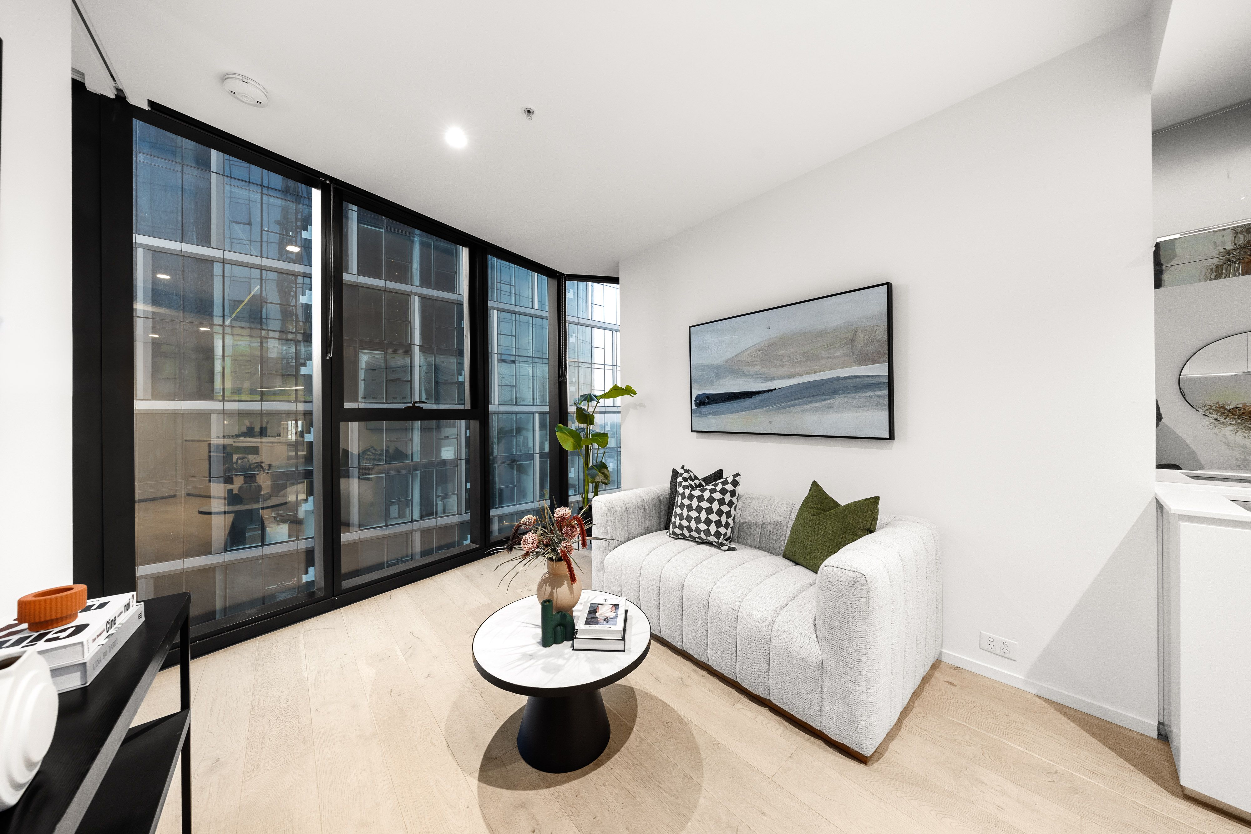1802e/18 Hoff Boulevard — photo 8 of 26