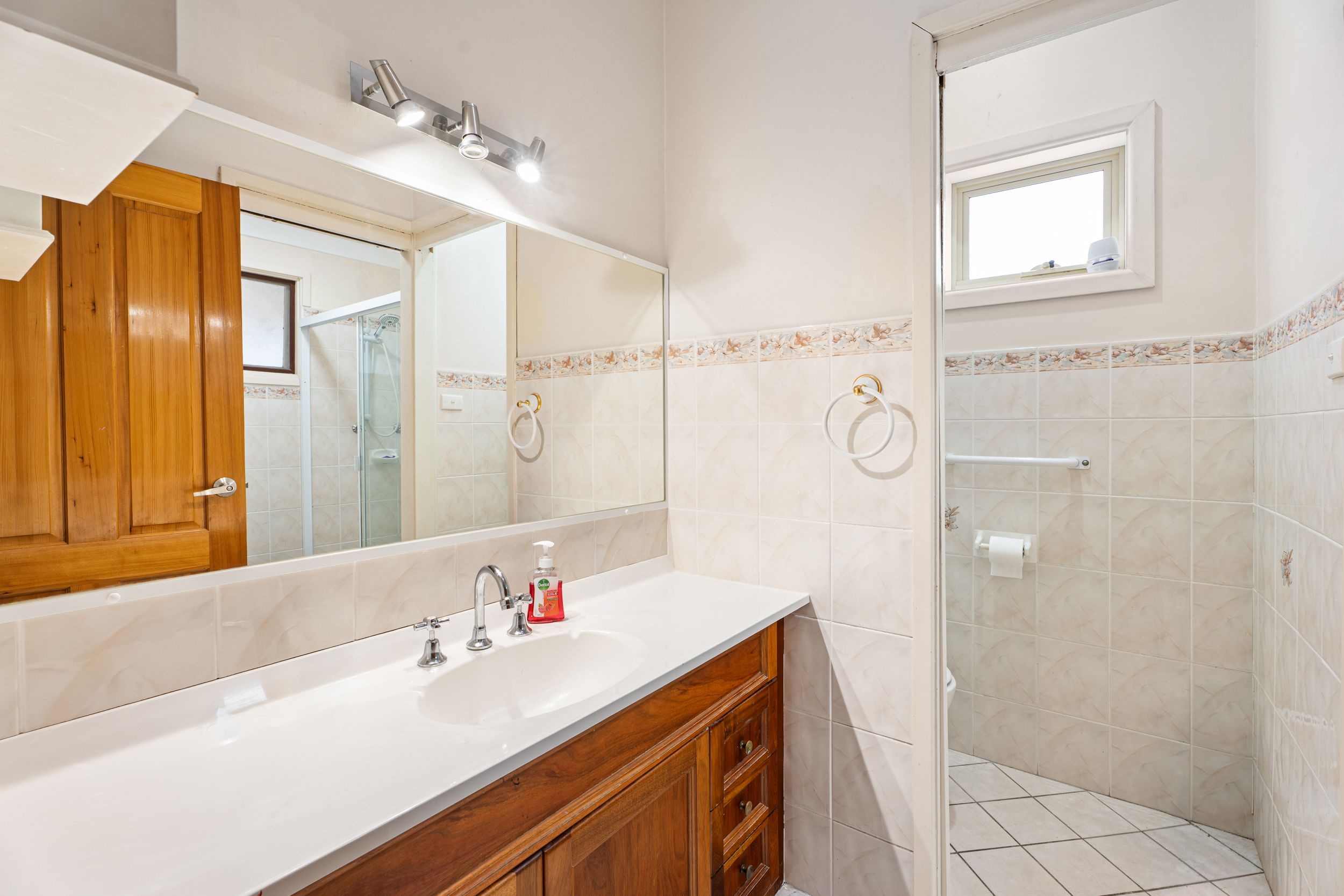 37 Charles Sturt Drive — photo 11 of 20