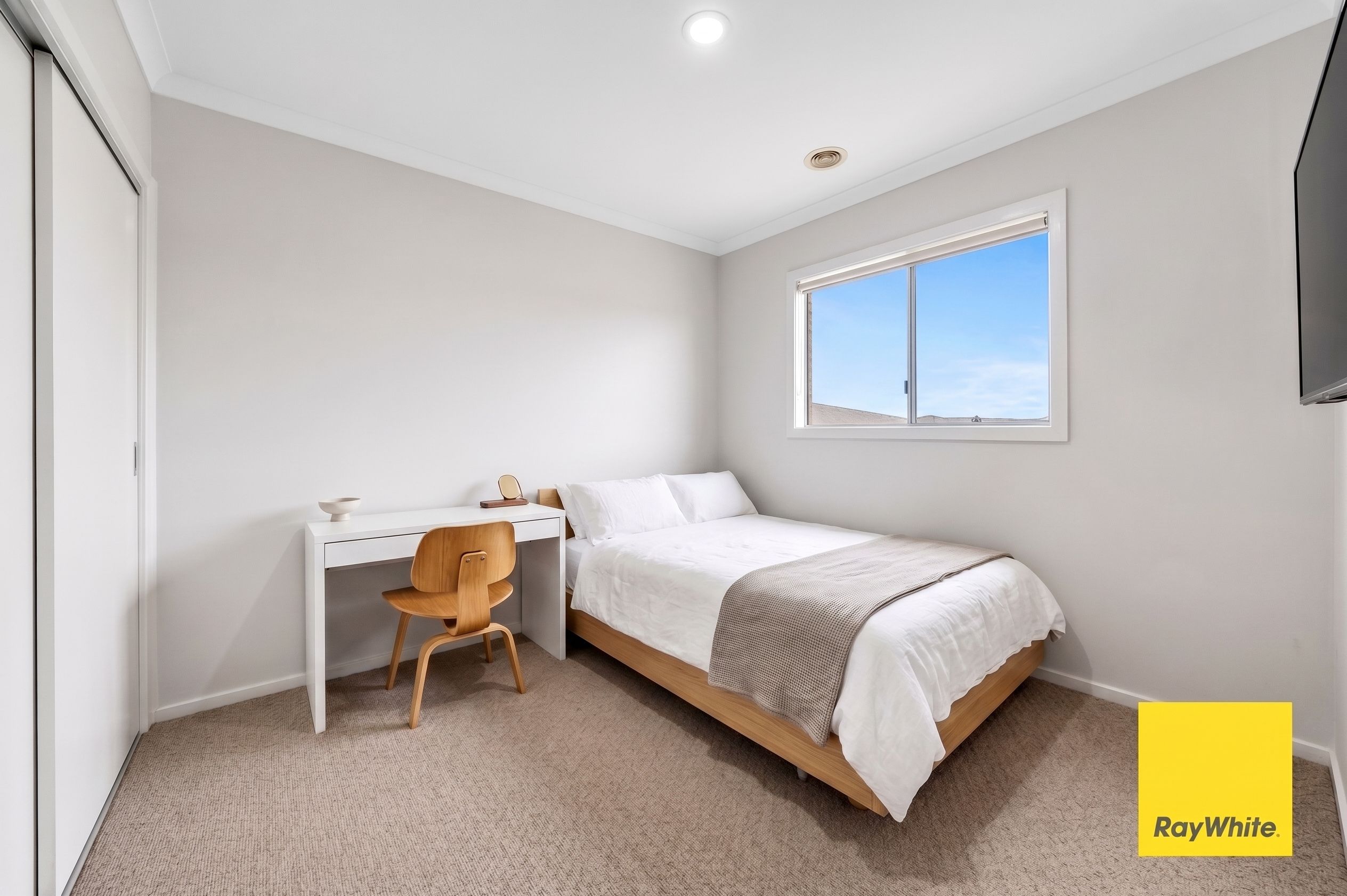 8 Dunlop Way — photo 10 of 21