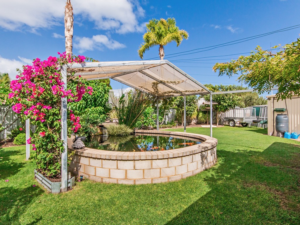 4 Camm Place, Waikiki, WA 6169