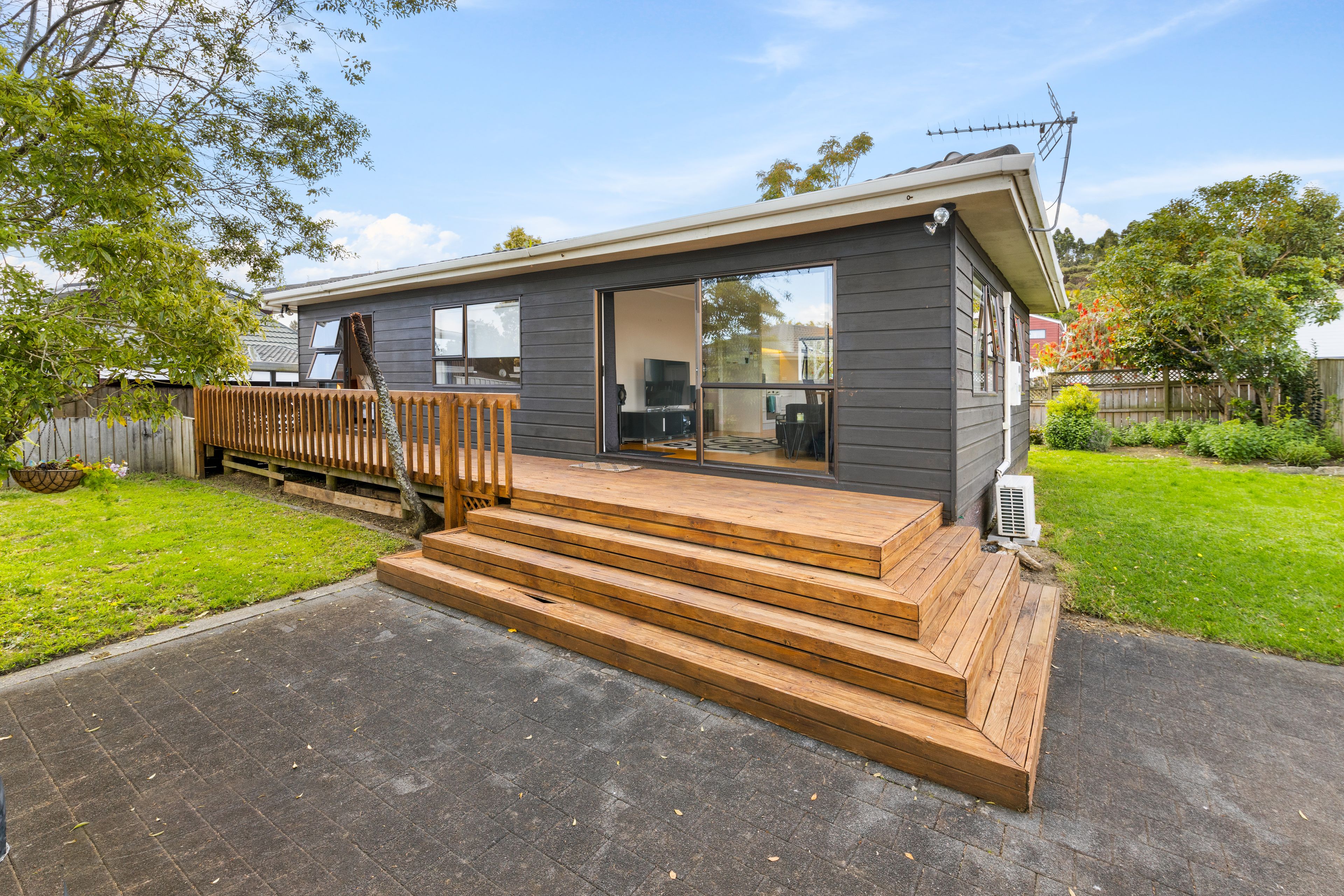 1/14 Heathglen Place, Glenfield, North Shore City