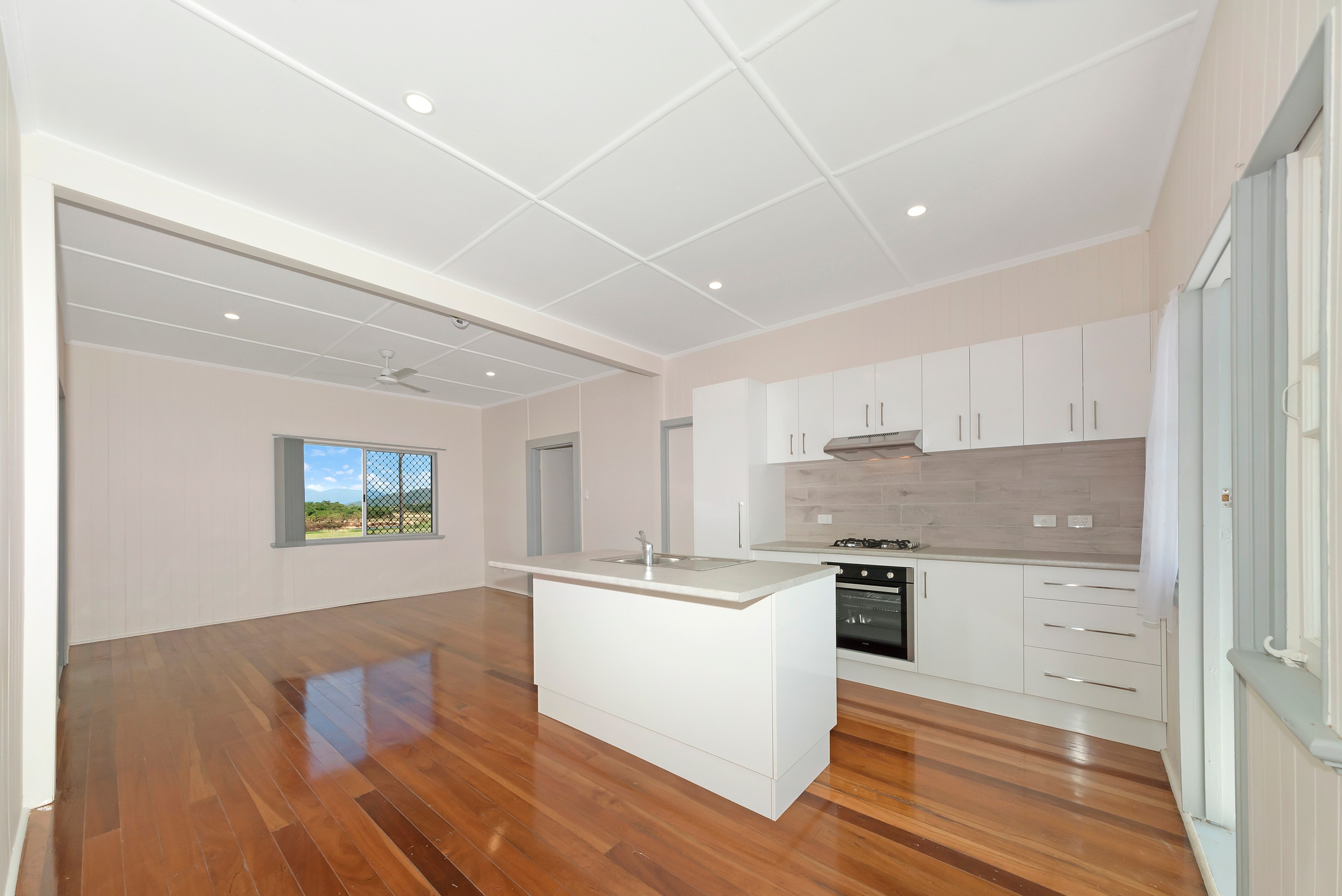 96 Carmody Street, Hermit Park, QLD 4812