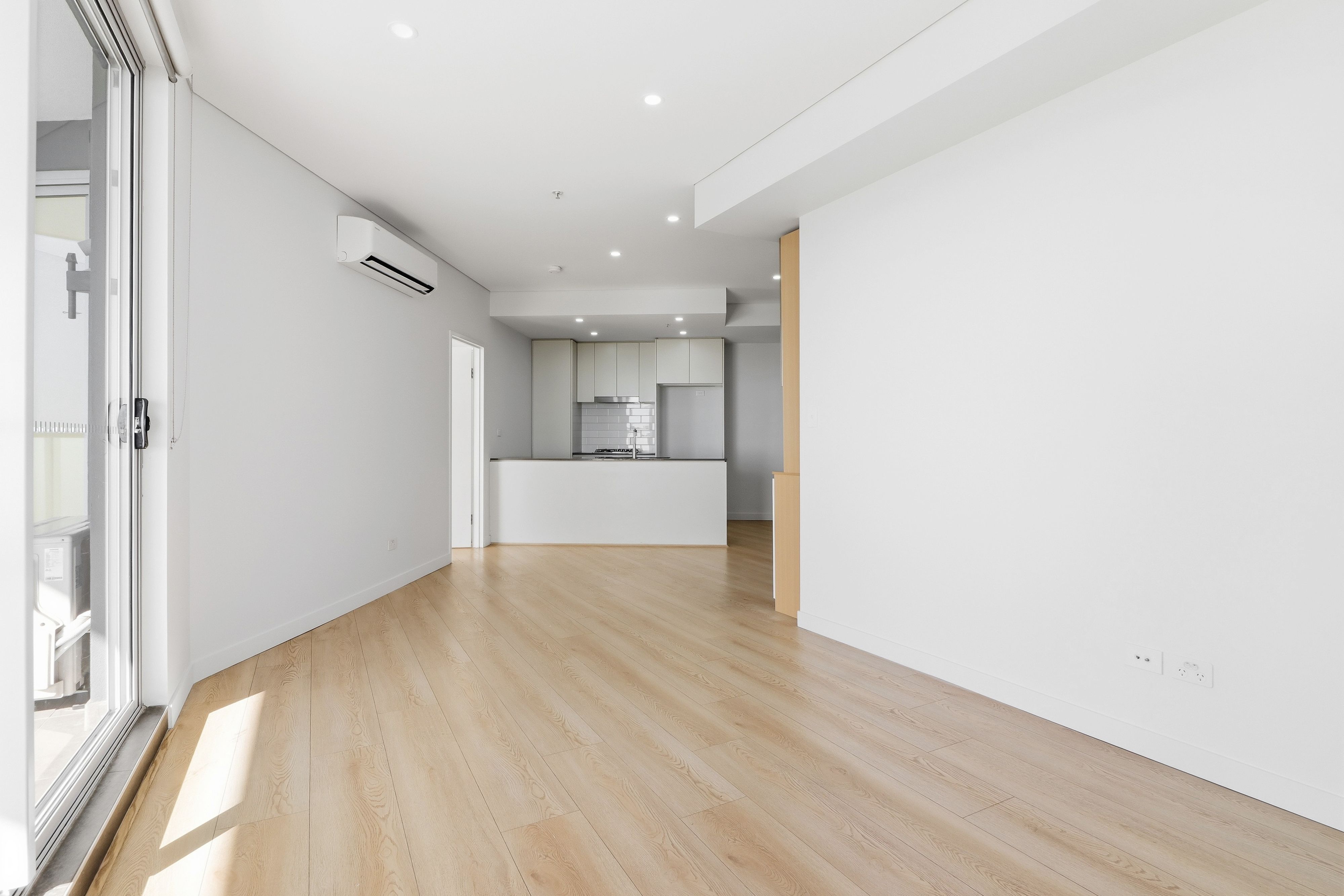 1002/20 Dressler Court — photo 7 of 16