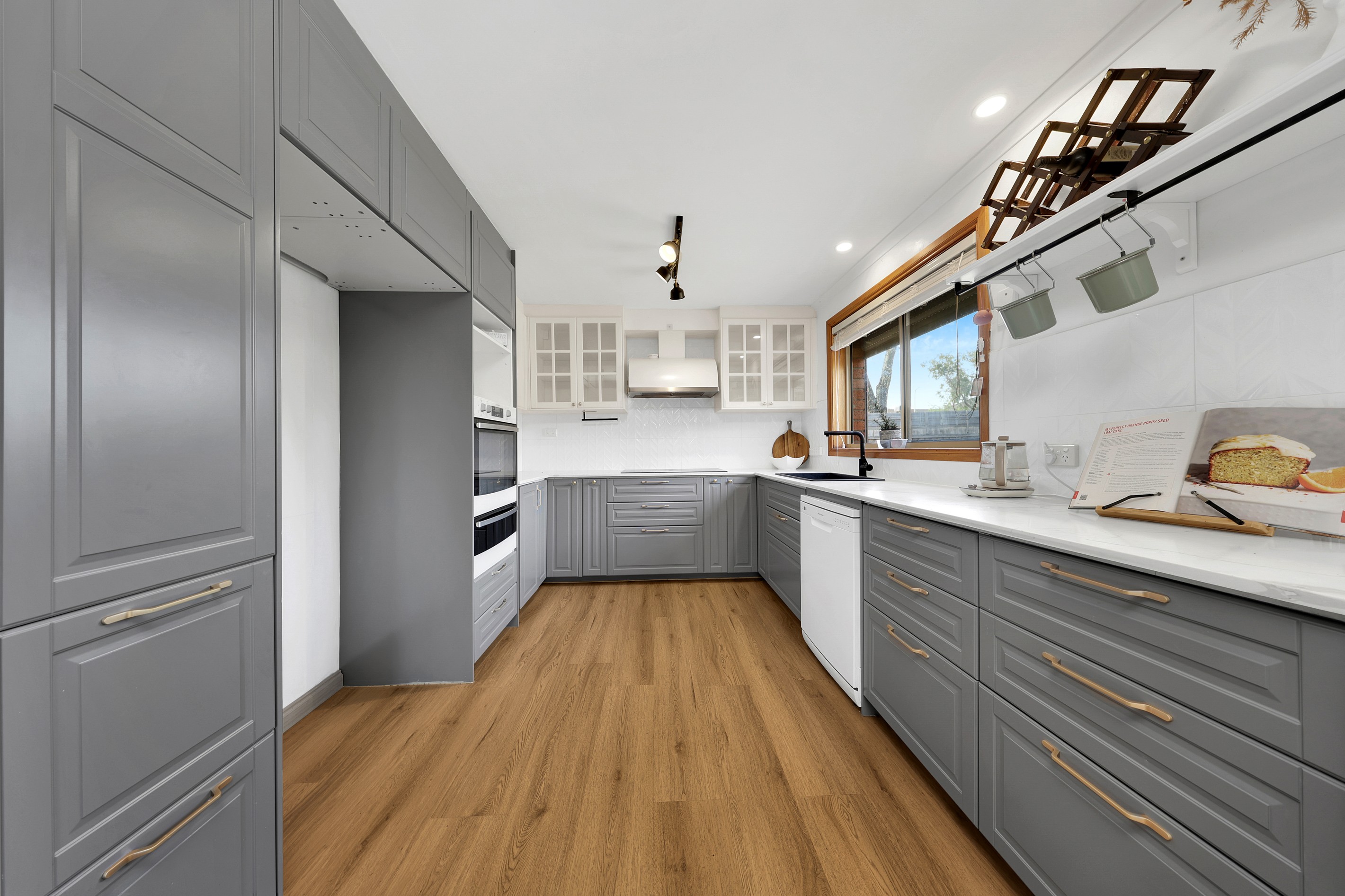 18 Elysee Avenue, South Morang, VIC 3752