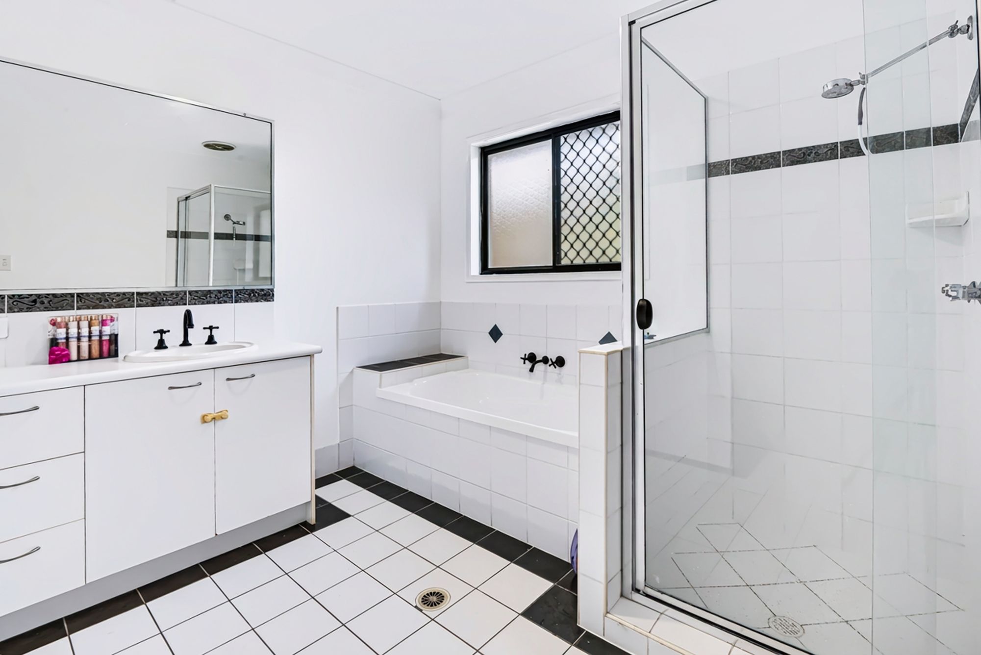 21 Karajini Crescent — photo 15 of 17
