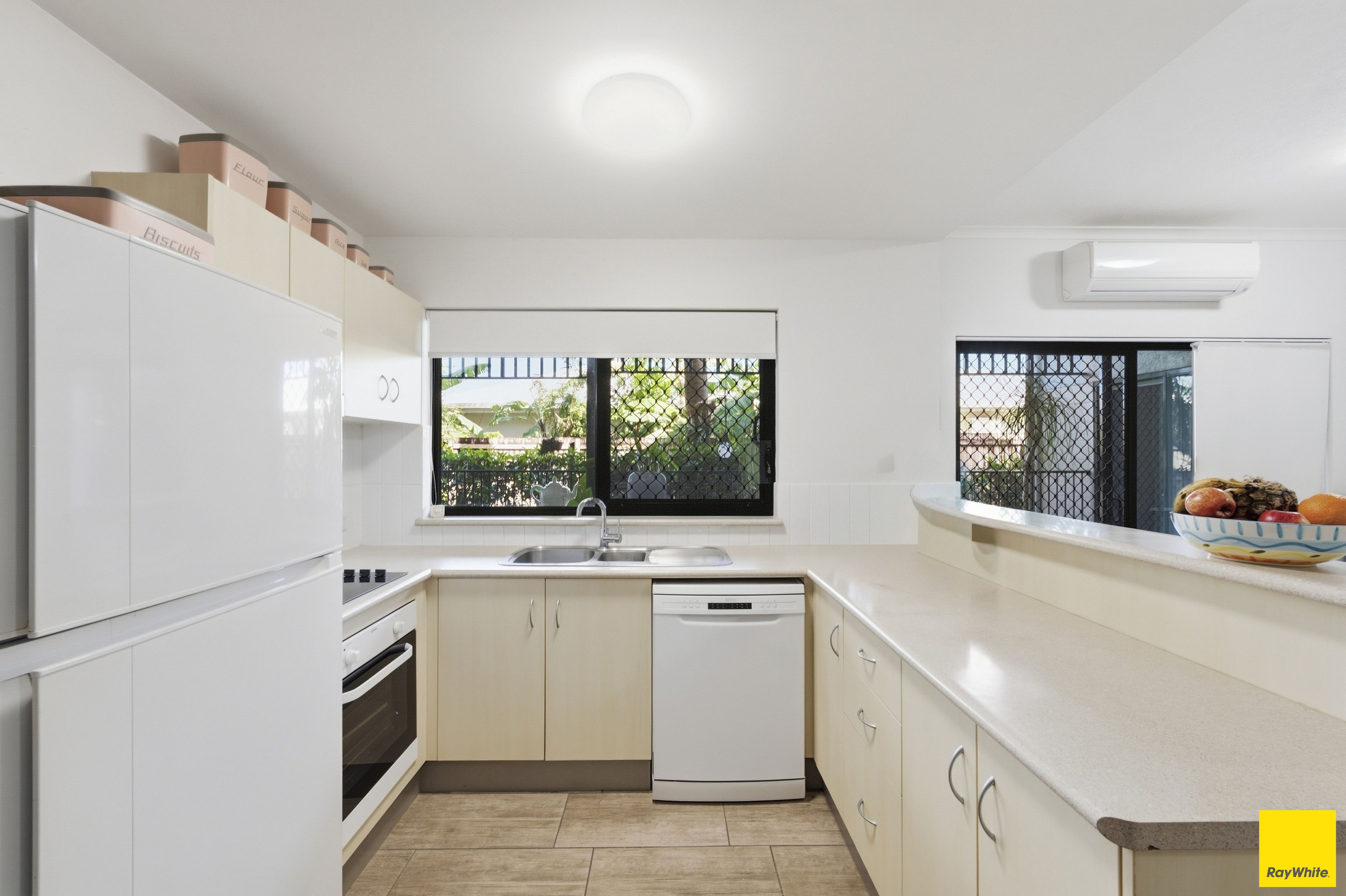 52/2-16 Fairweather Road — photo 4 of 19