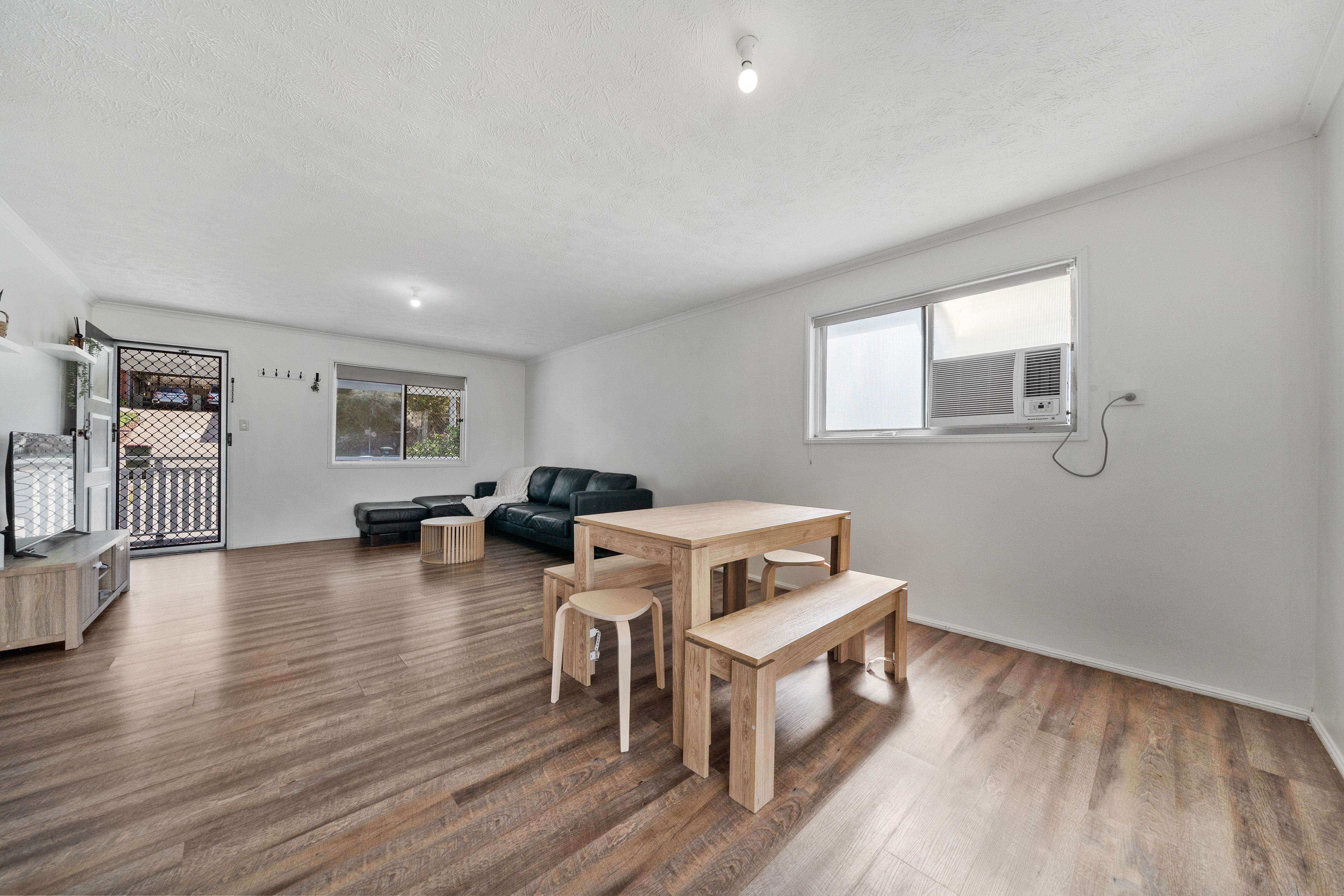 31 Louis Street — photo 3 of 24
