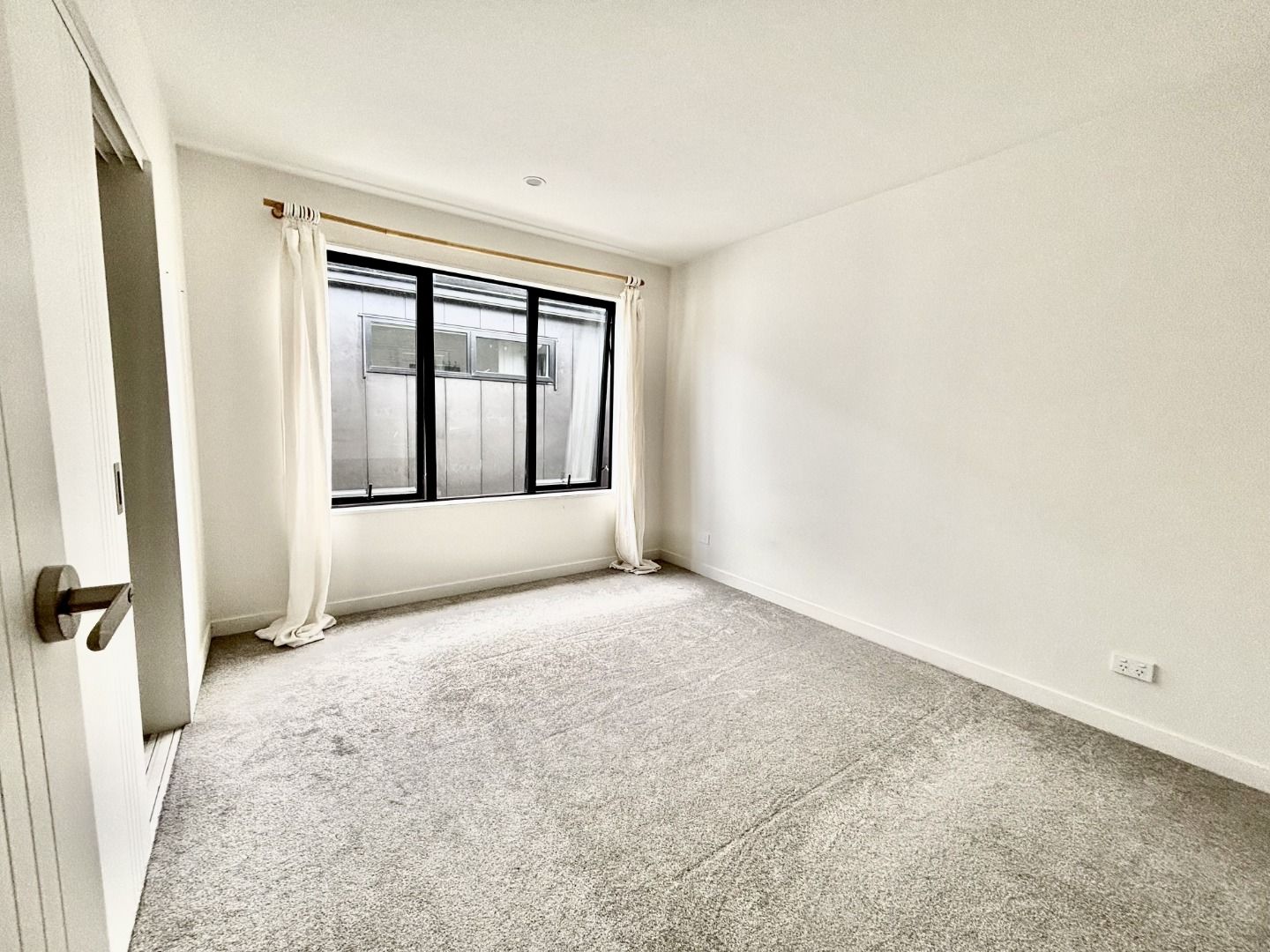 2/28 Smythe Road, Henderson, Waitakere City