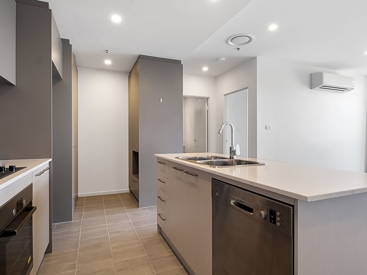 221/7 Irving Street, Phillip, ACT 2606