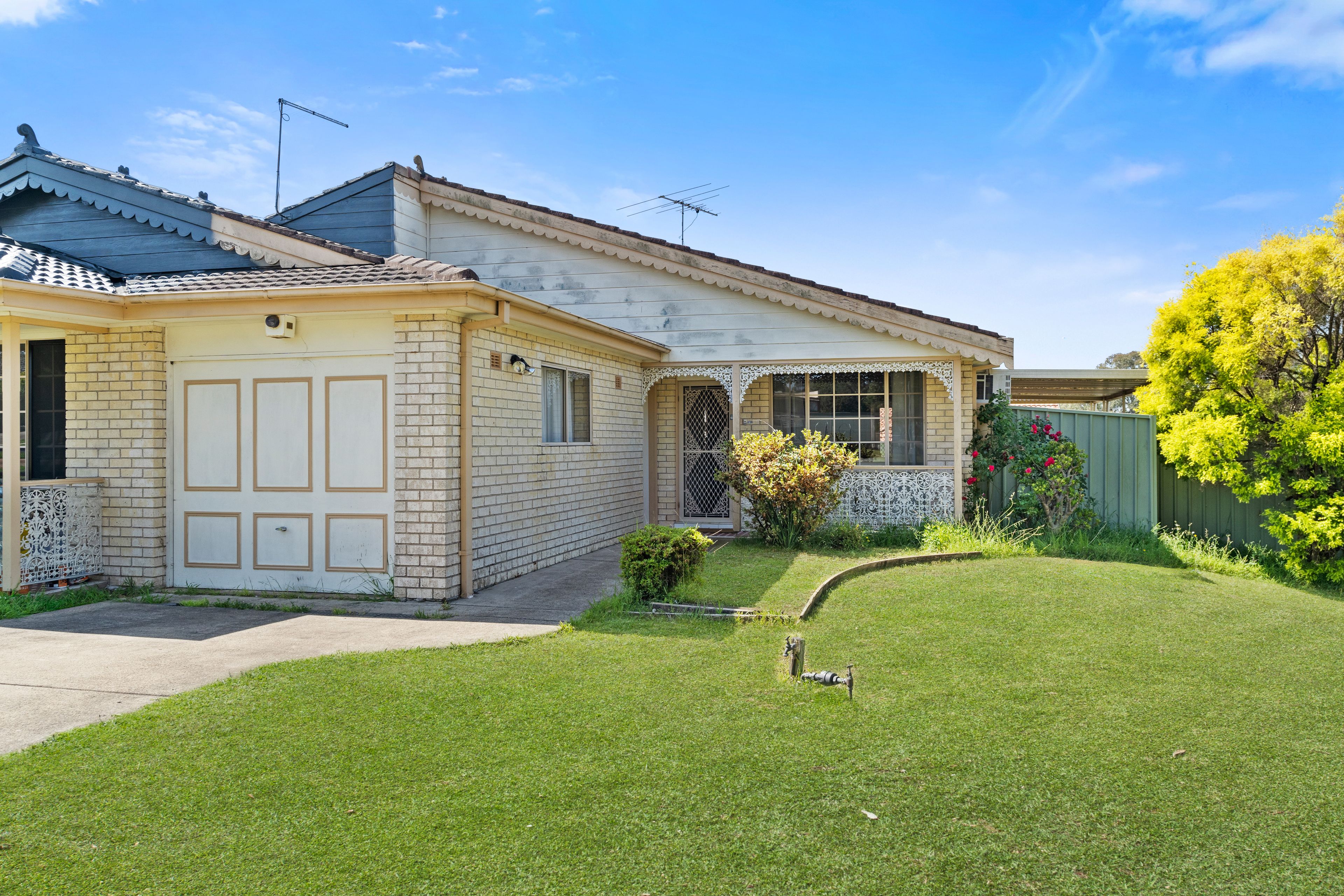 2/38 Fuchsia Crescent, Macquarie Fields NSW 2564