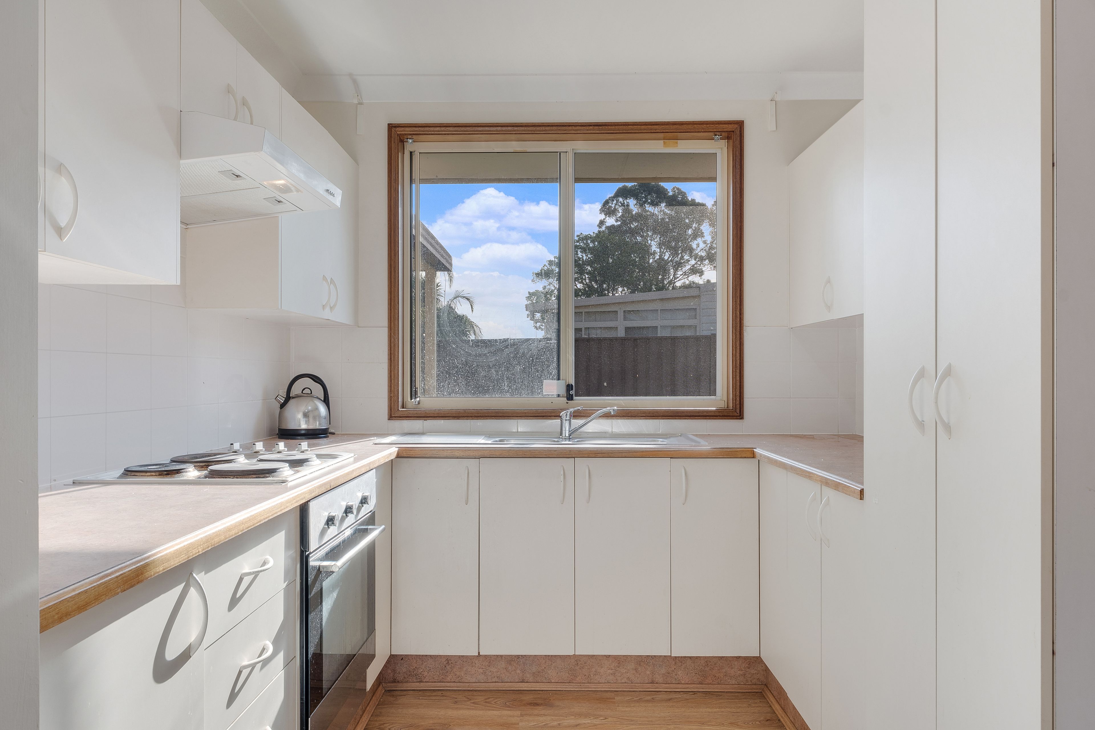 4B Johns Avenue, Macquarie Fields, NSW 2564