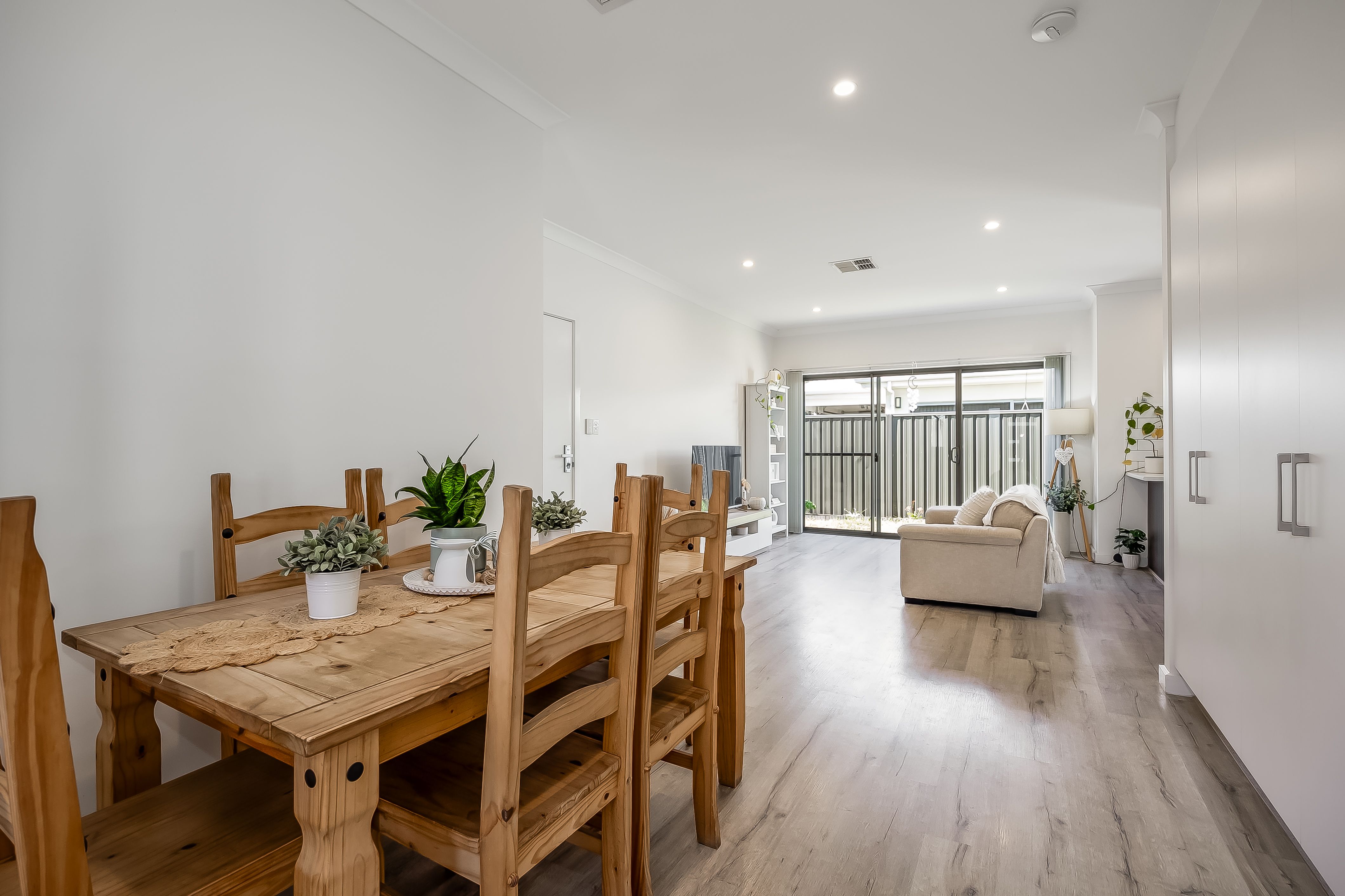 8 Vineview Walk, Park Holme, SA 5043