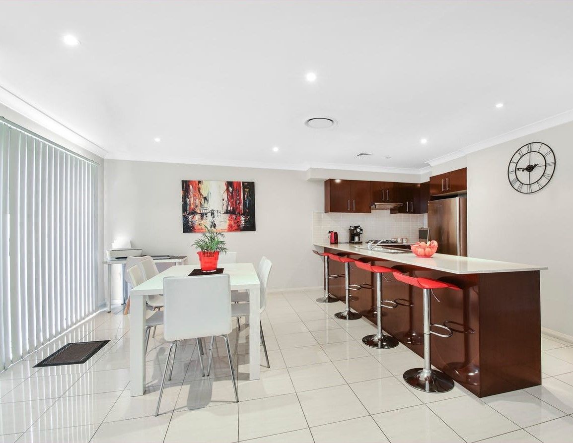 32 Onslow Gardens, Middleton Grange, NSW 2171