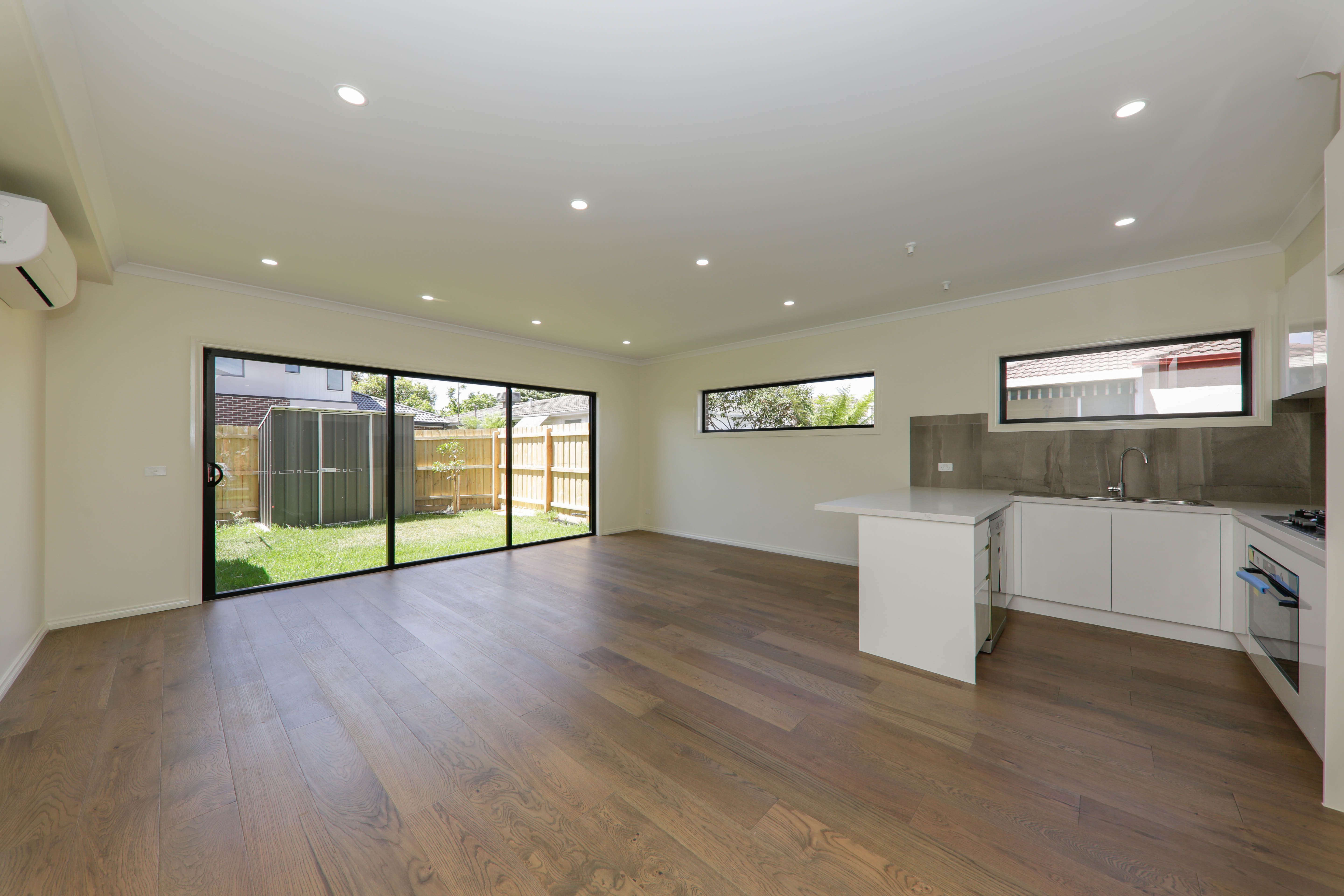 2/2 Newbigin Street, Burwood, VIC 3125