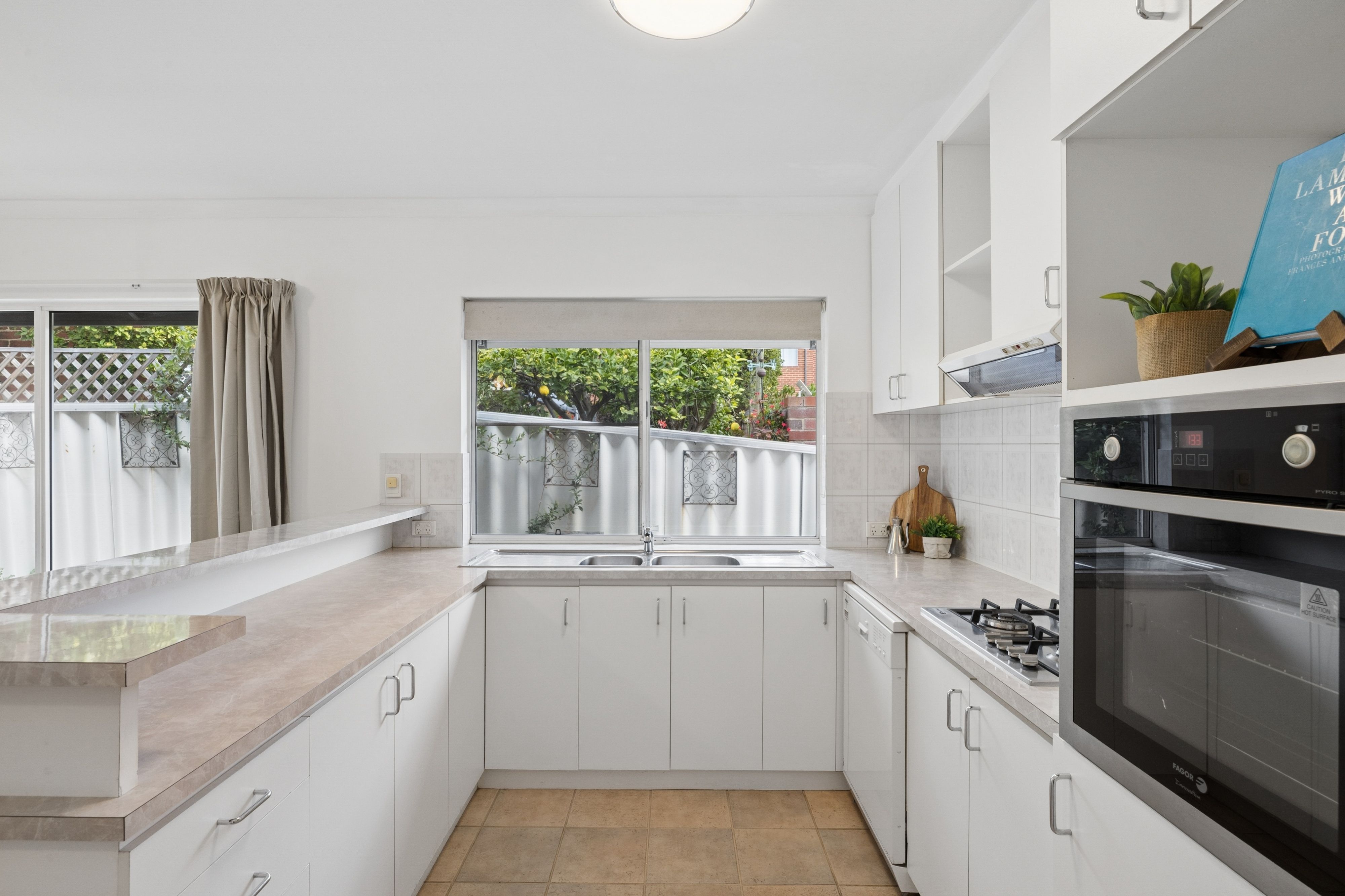 2/91 McMaster Street, Victoria Park, WA 6100
