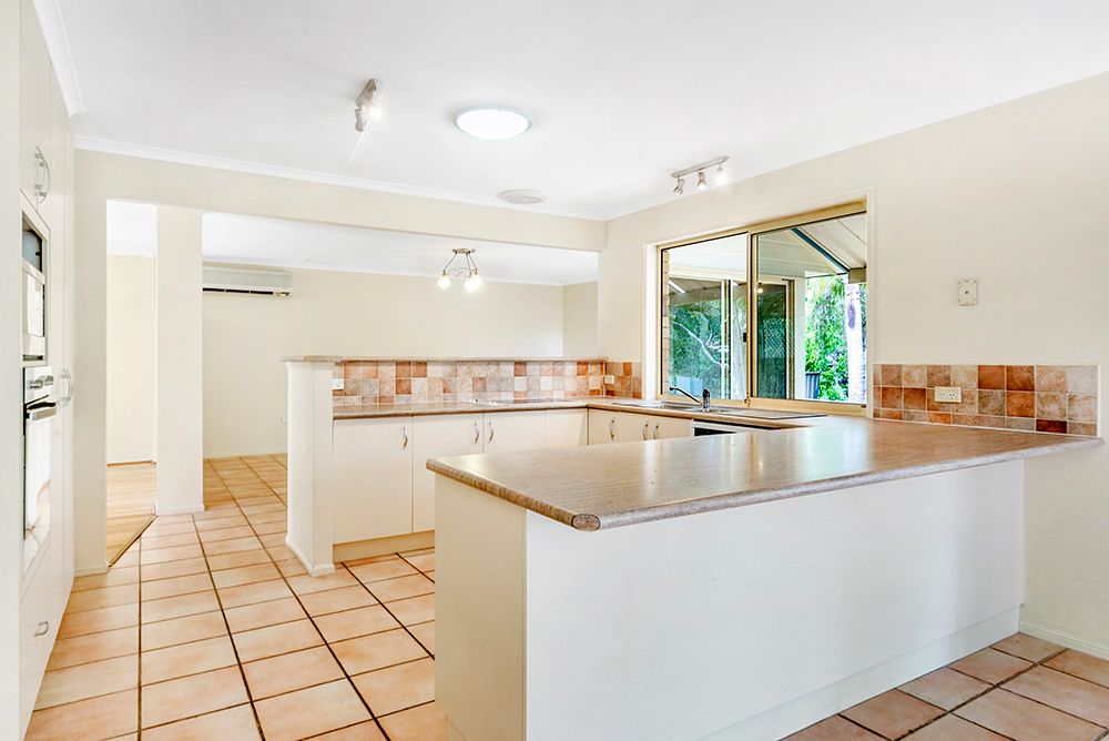 27 Rossmoya Street, Carindale, QLD 4152