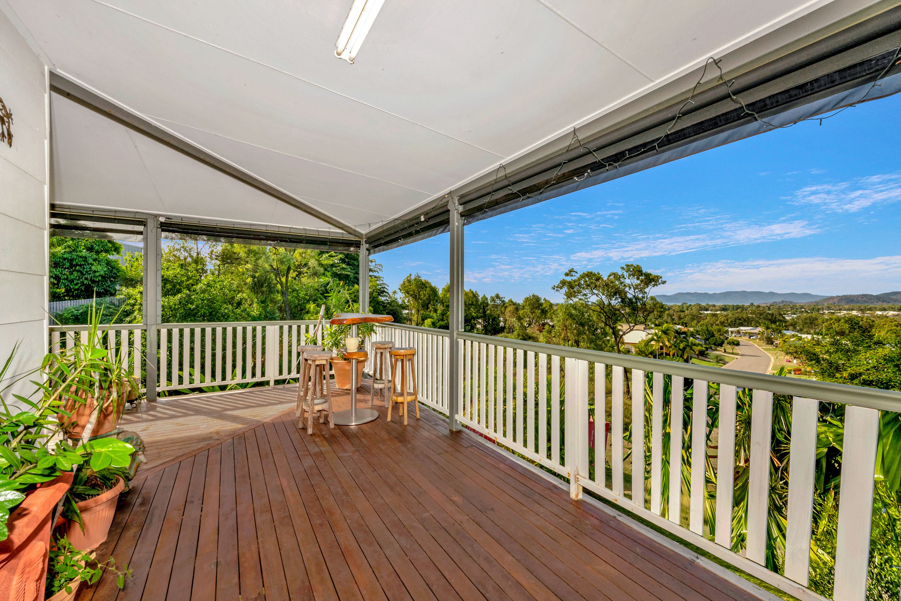 24 Minstrel Court, Bushland Beach QLD 4818