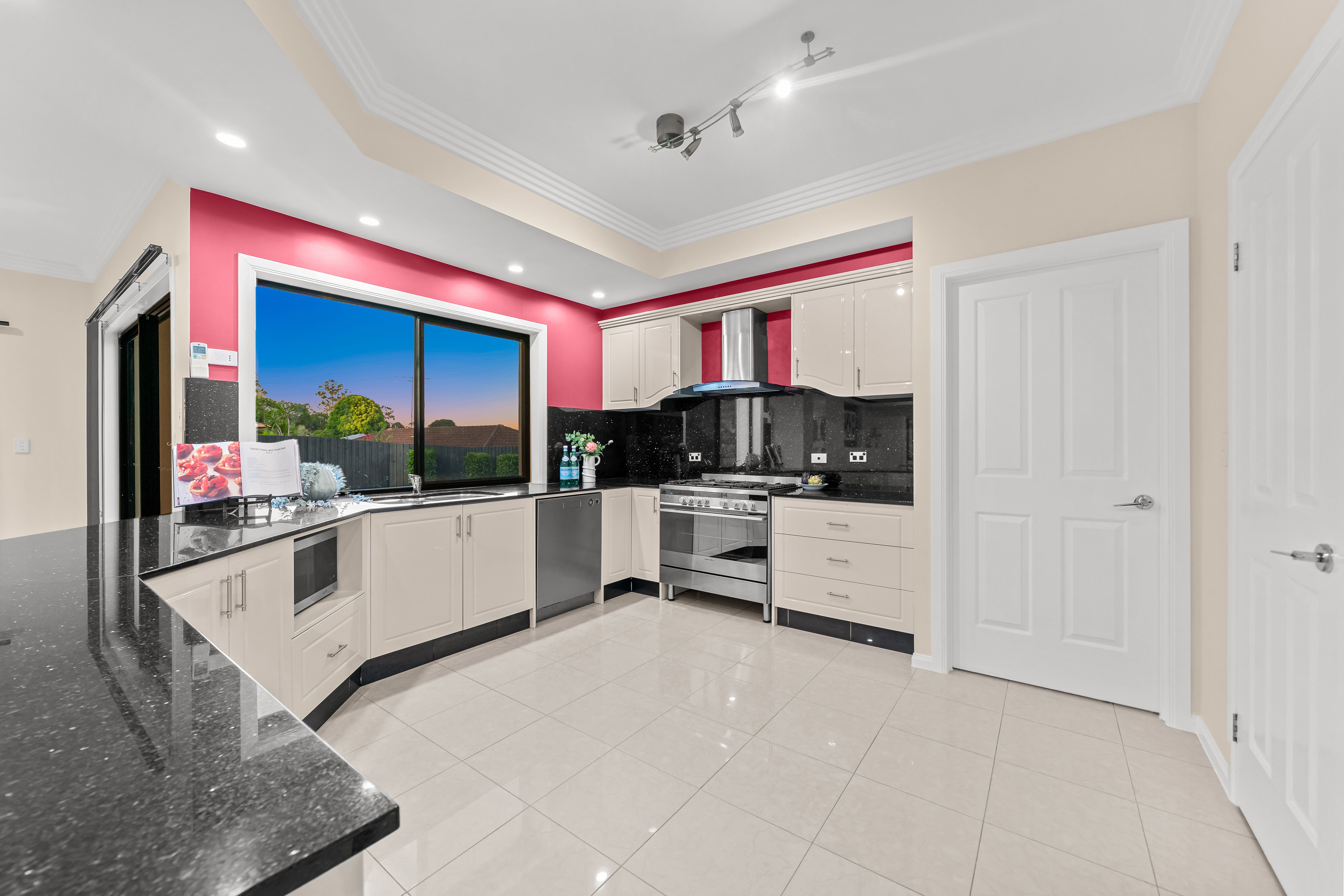 7 Kakadu Crescent — photo 7 of 27