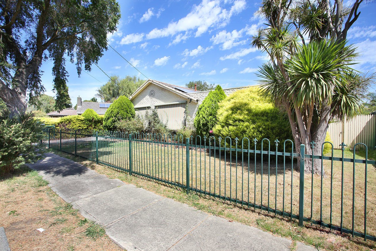 9 Circle Drive North, Cranbourne, VIC 3977