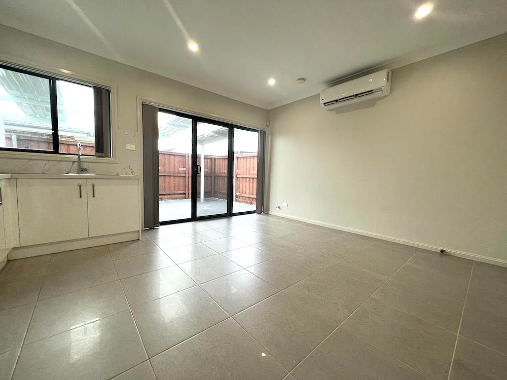 8A Parish Way, Carnes Hill, NSW 2171