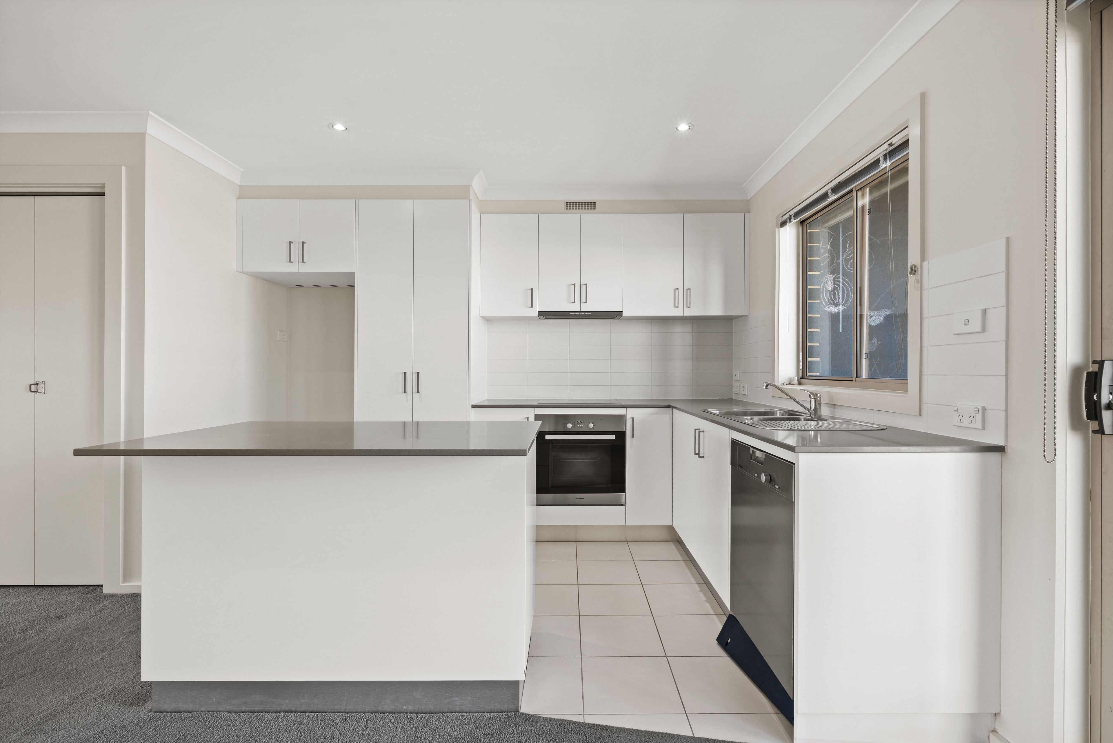 28/16 David Miller Crescent — photo 4 of 14