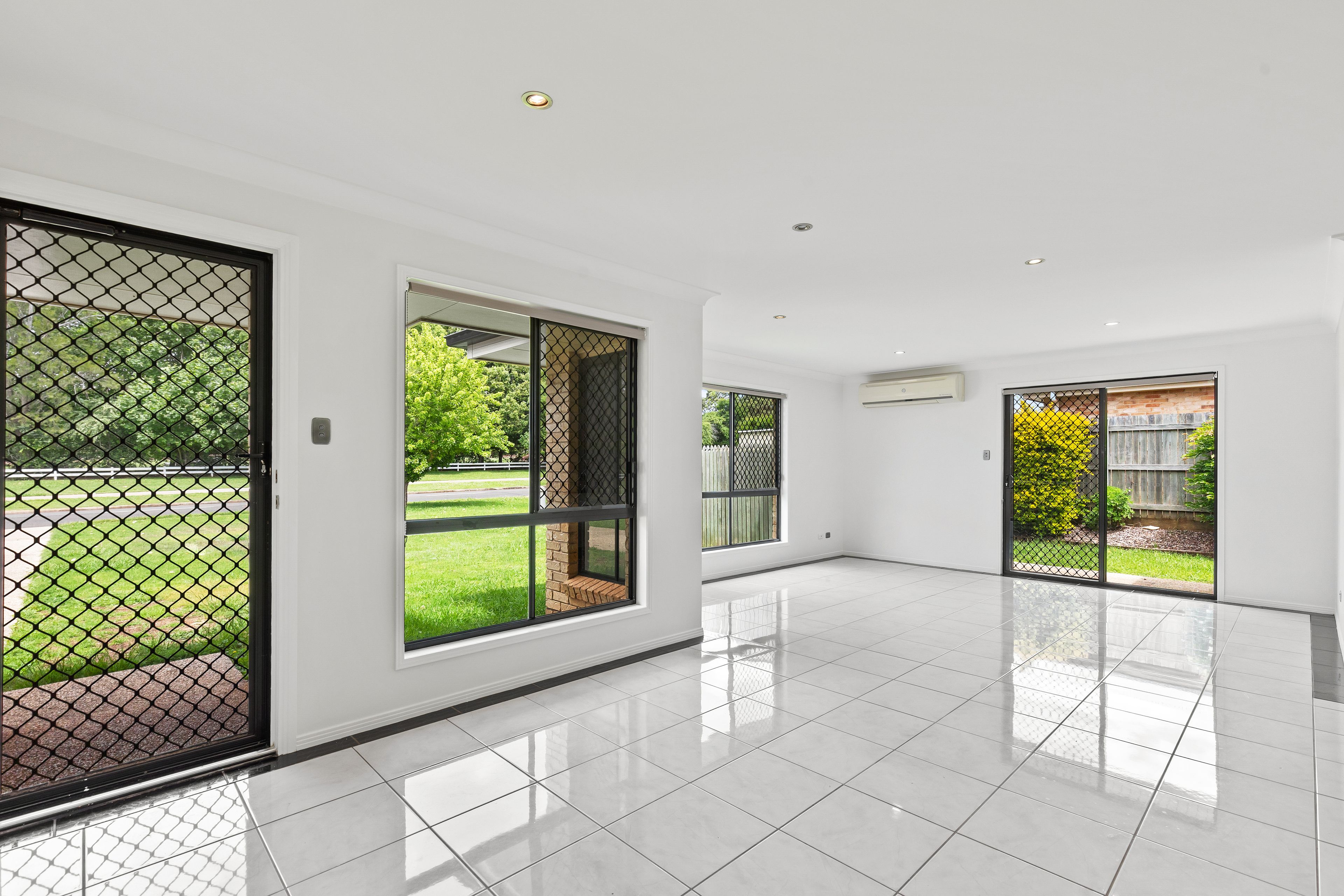 2/51 Kearney Street — photo 3 of 8