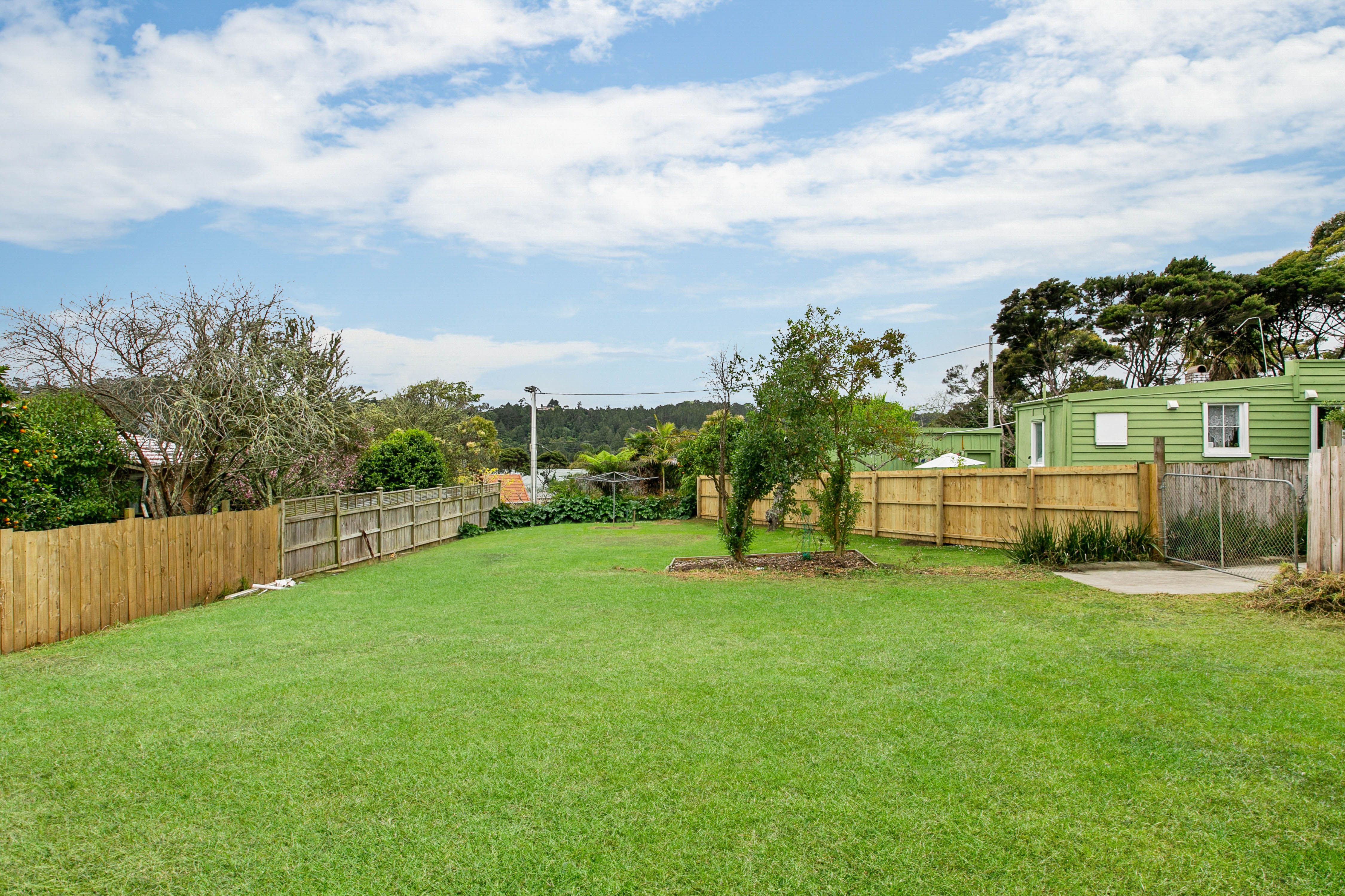 40d Cresta Avenue, Beach Haven, North Shore City