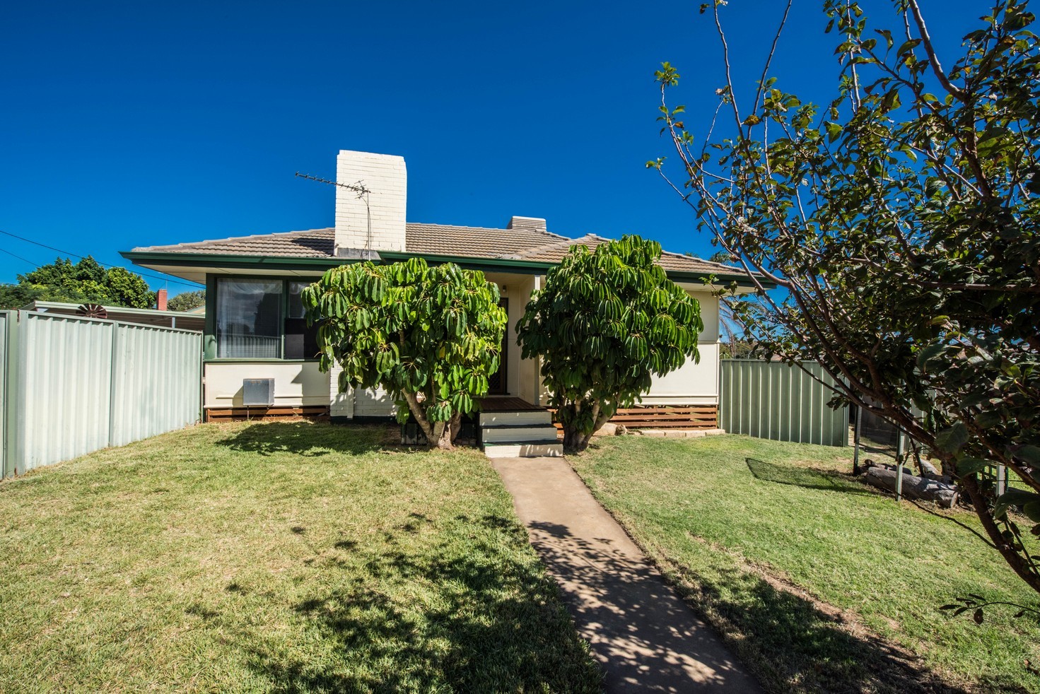 2 Cypress Street, Rangeway, WA 6530