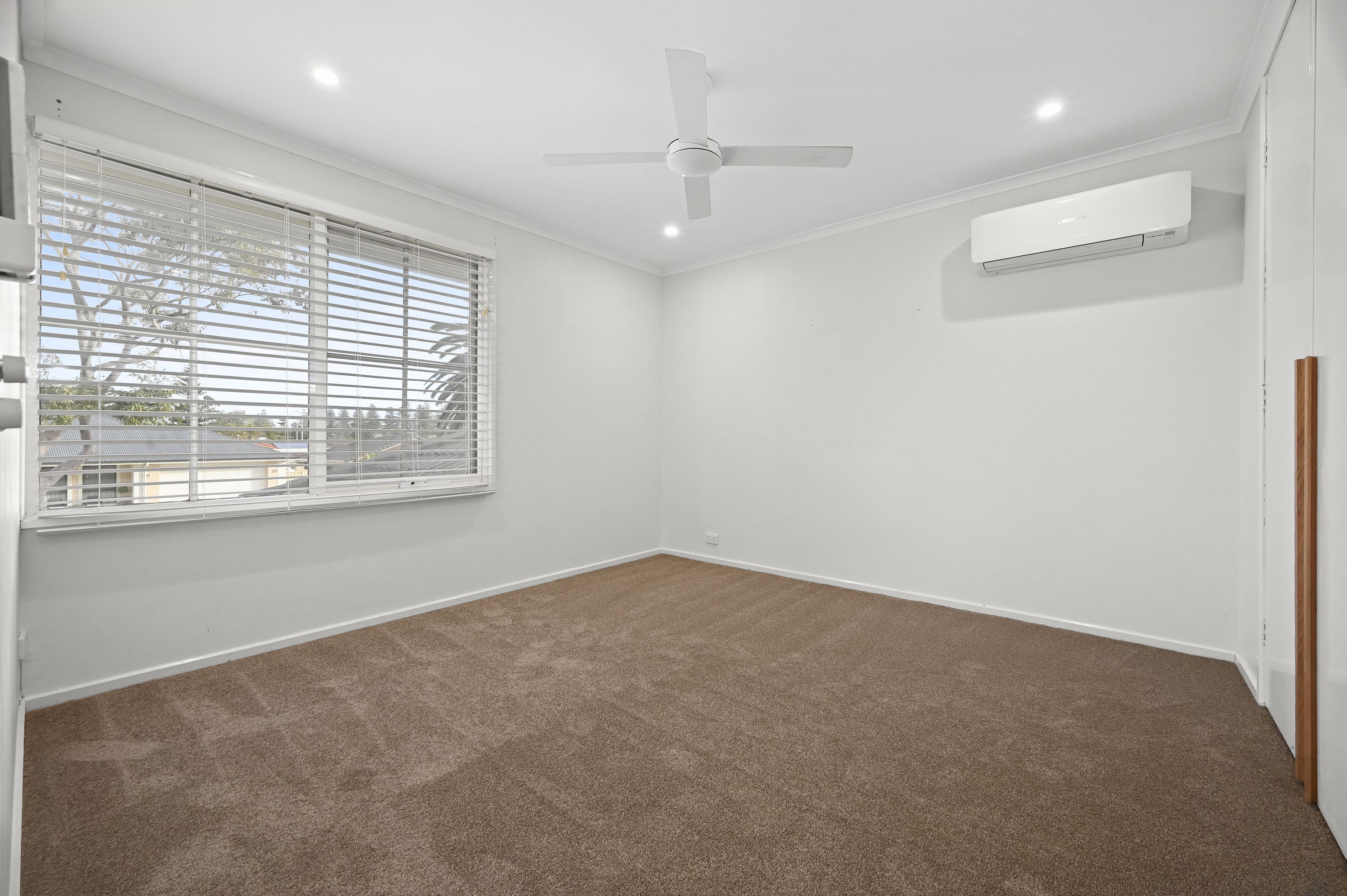 33 Seaspray Avenue — photo 11 of 24