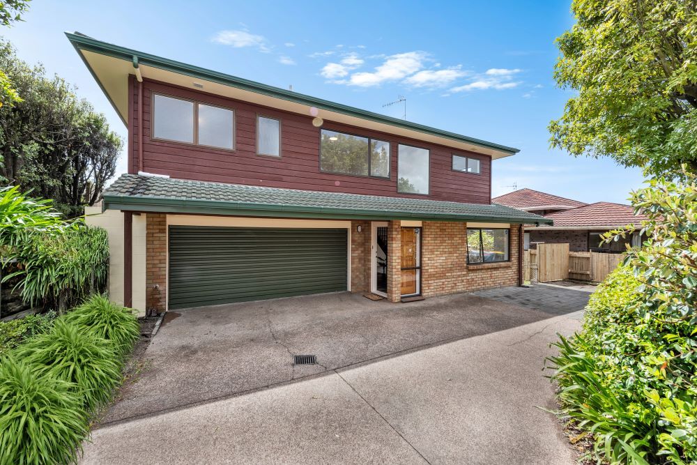 2/32 Mark Edward Drive, Half Moon Bay, Manukau City