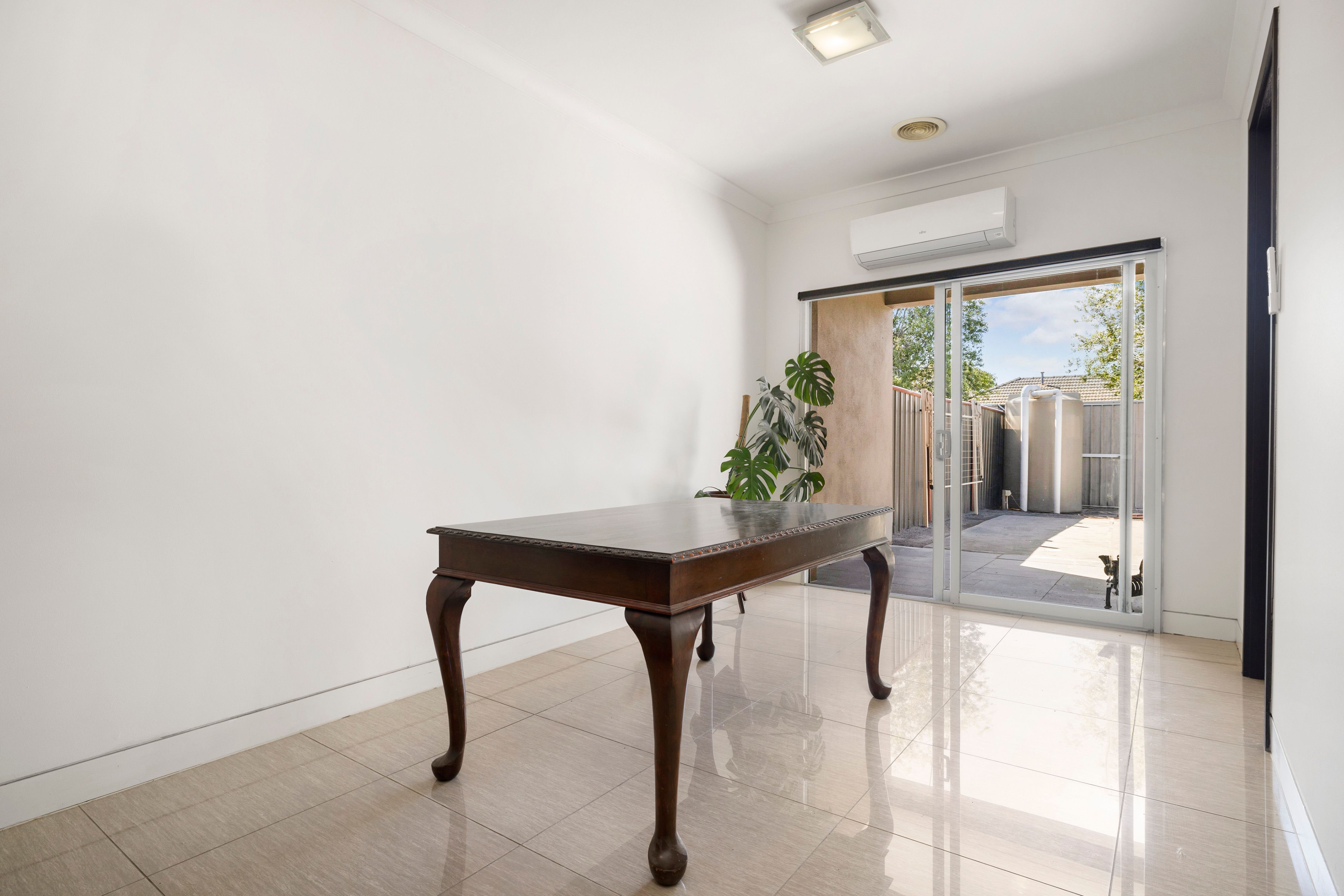 86 Mclaughlin Street — photo 4 of 11