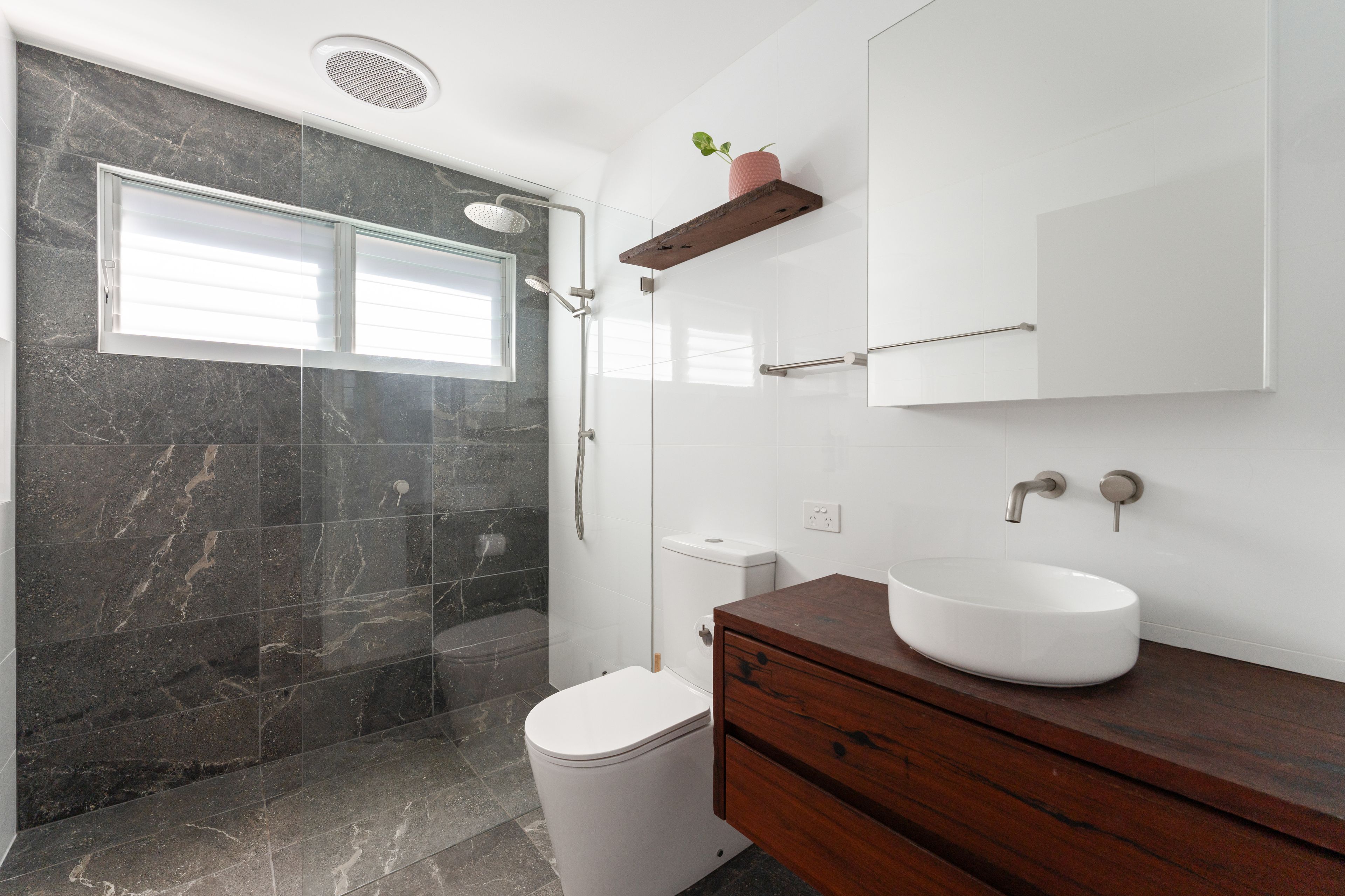 18 Seaview Crescent — photo 16 of 20