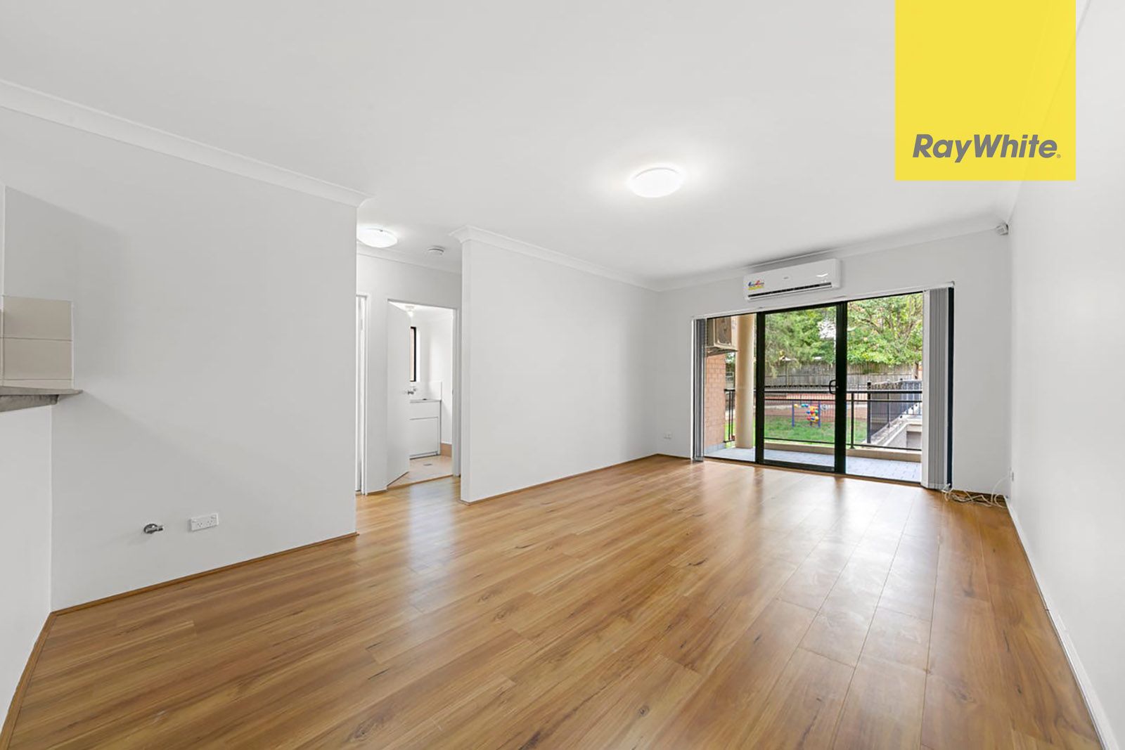 18/8-12 Alexandra Avenue — photo 5 of 6