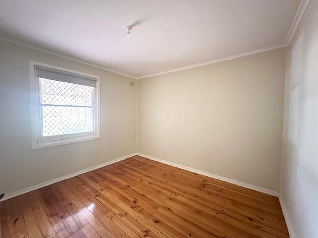 26 Murphy Crescent — photo 6 of 9