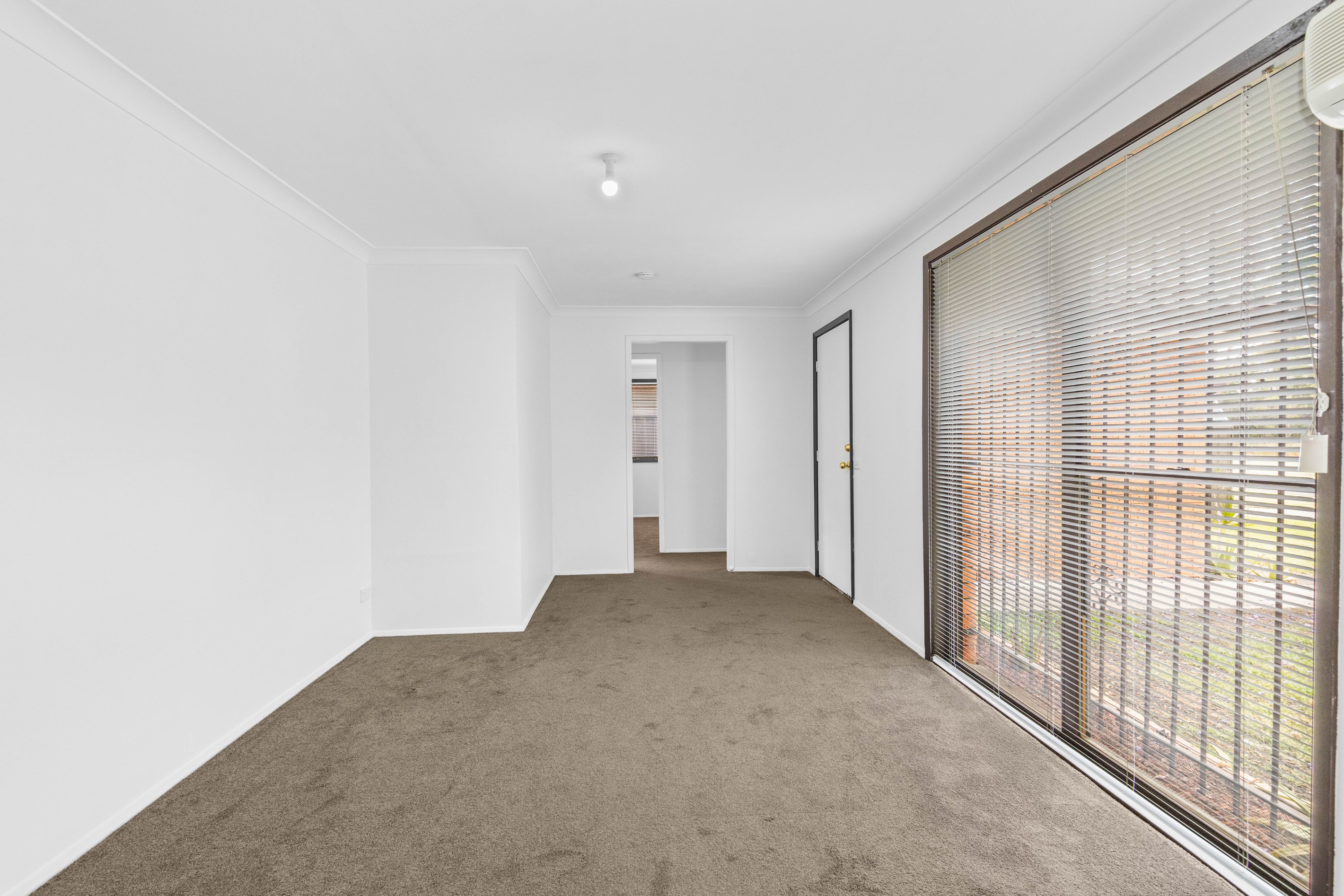 8 Buckland Road, St Clair, NSW 2759