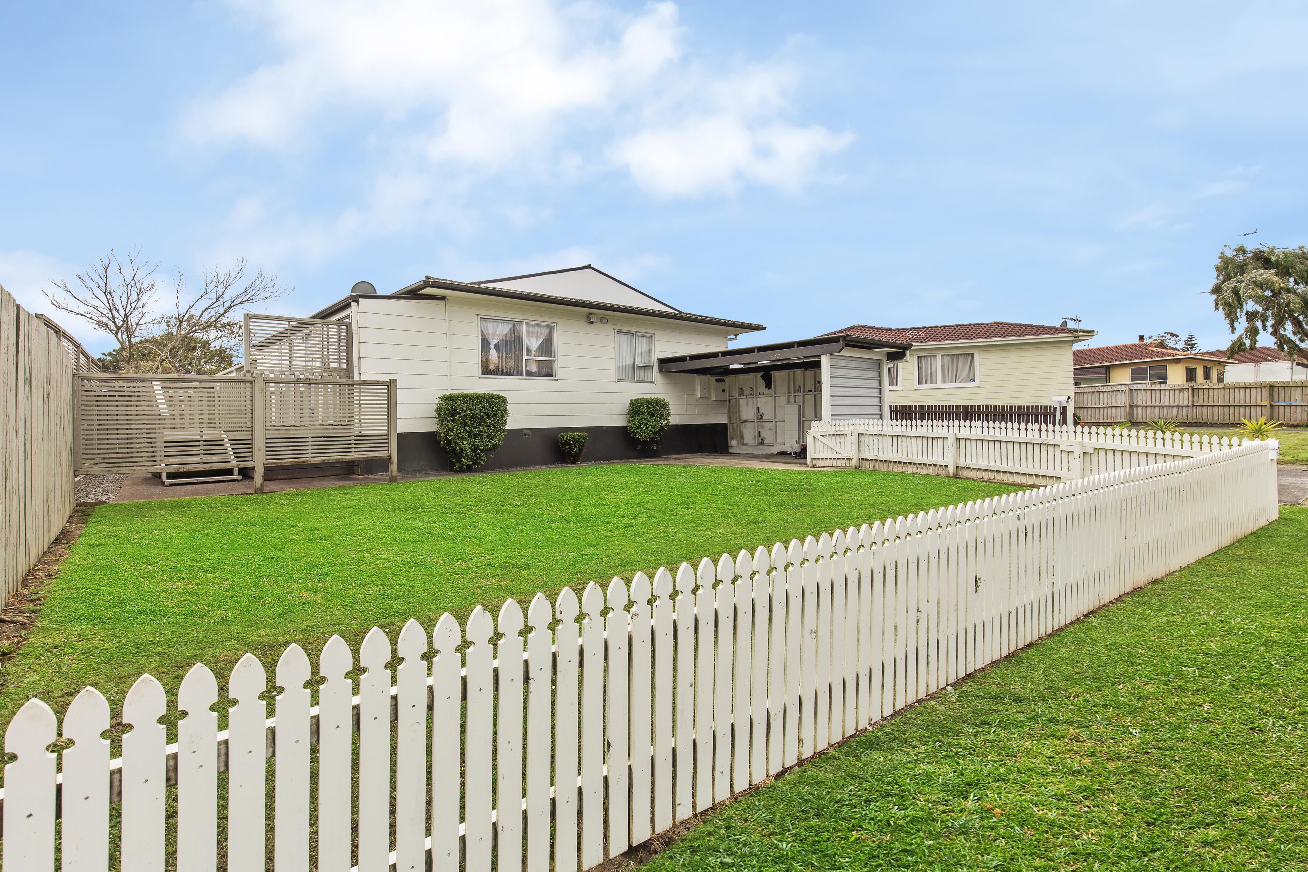 1/15 Moncrieff Avenue, Clendon Park, Manukau City