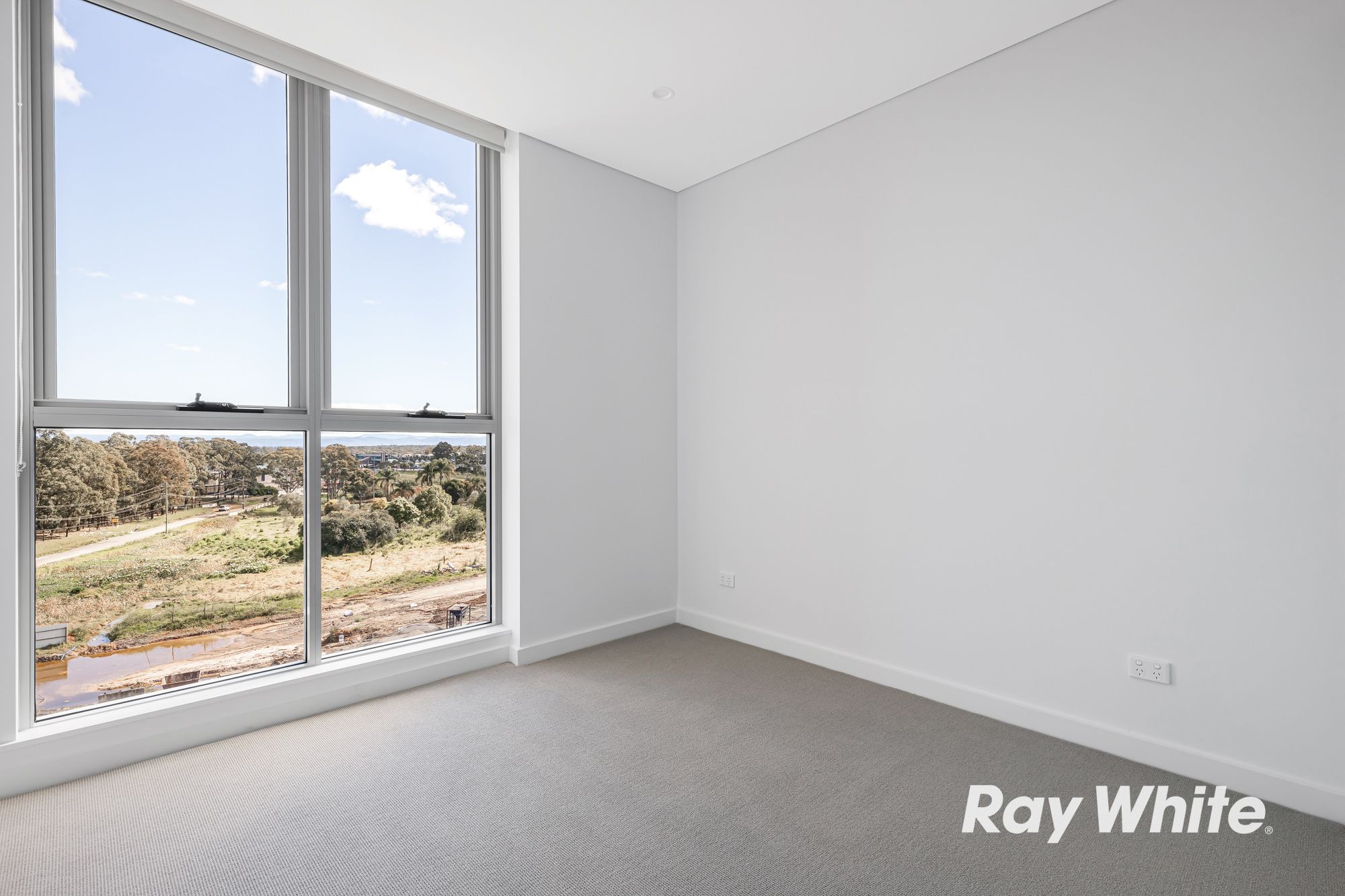 424/5A Taupe Glade — photo 4 of 11