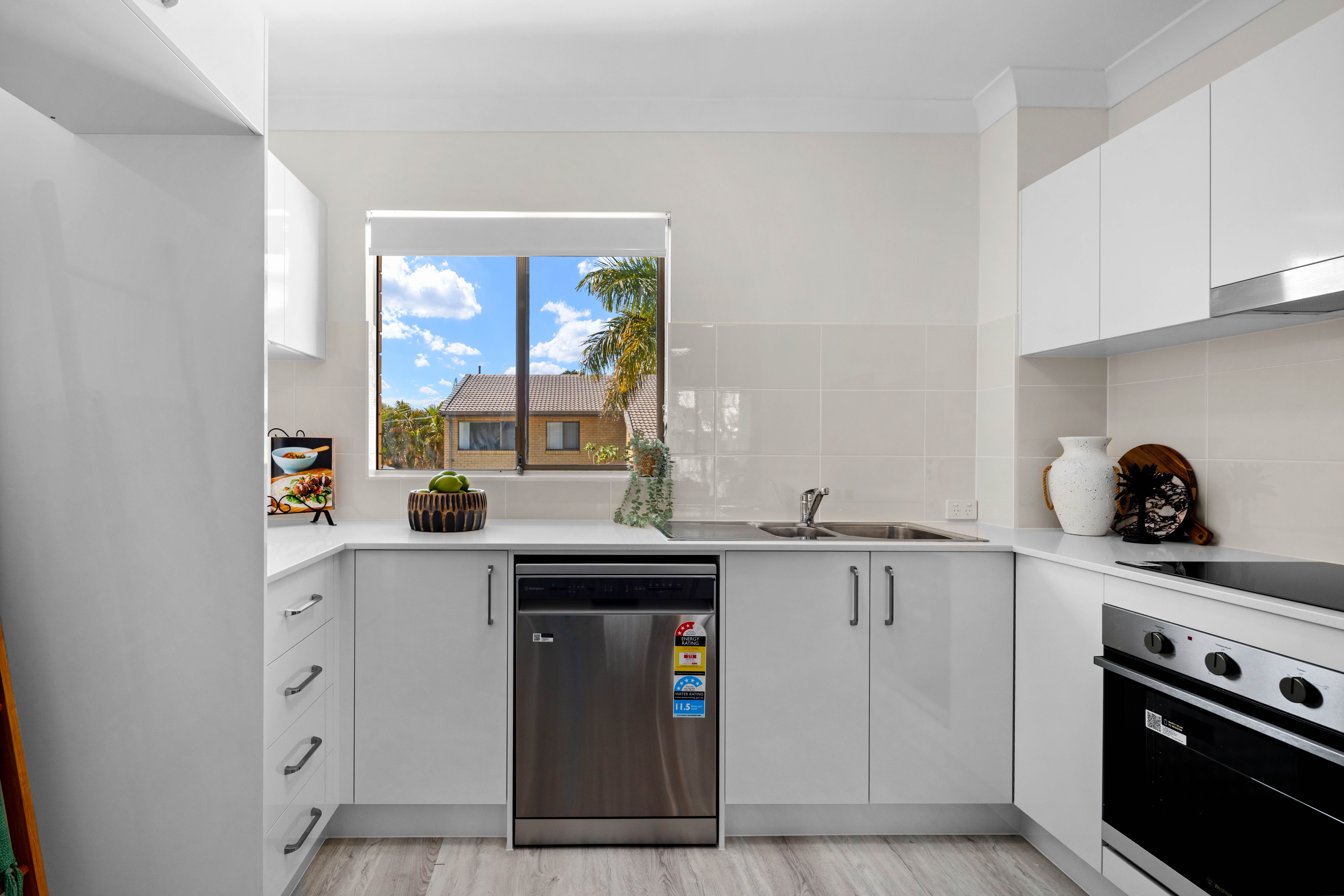 60/20-24 Barbet Place — photo 7 of 18