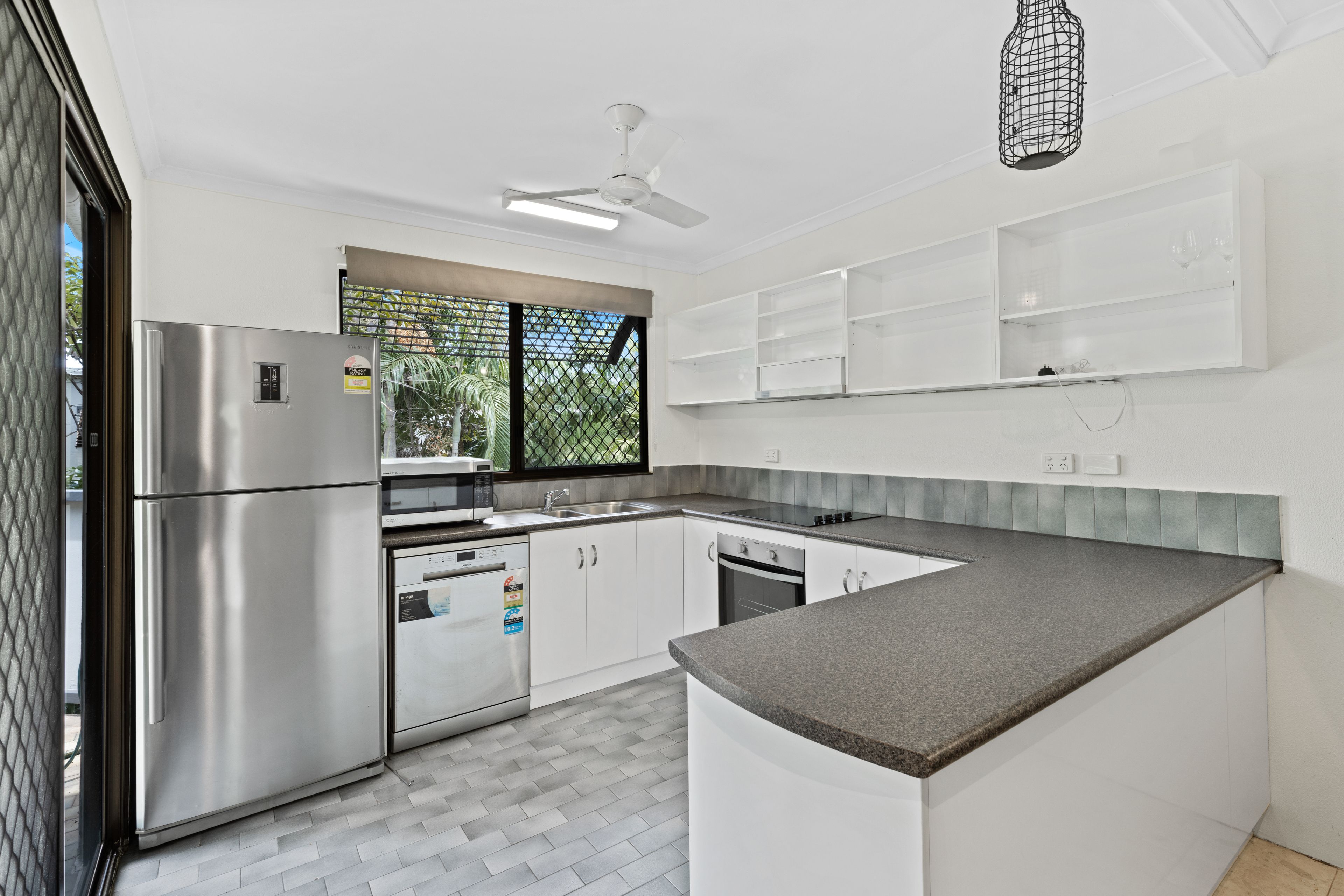 38/23 Hudson Fysh Avenue — photo 4 of 14