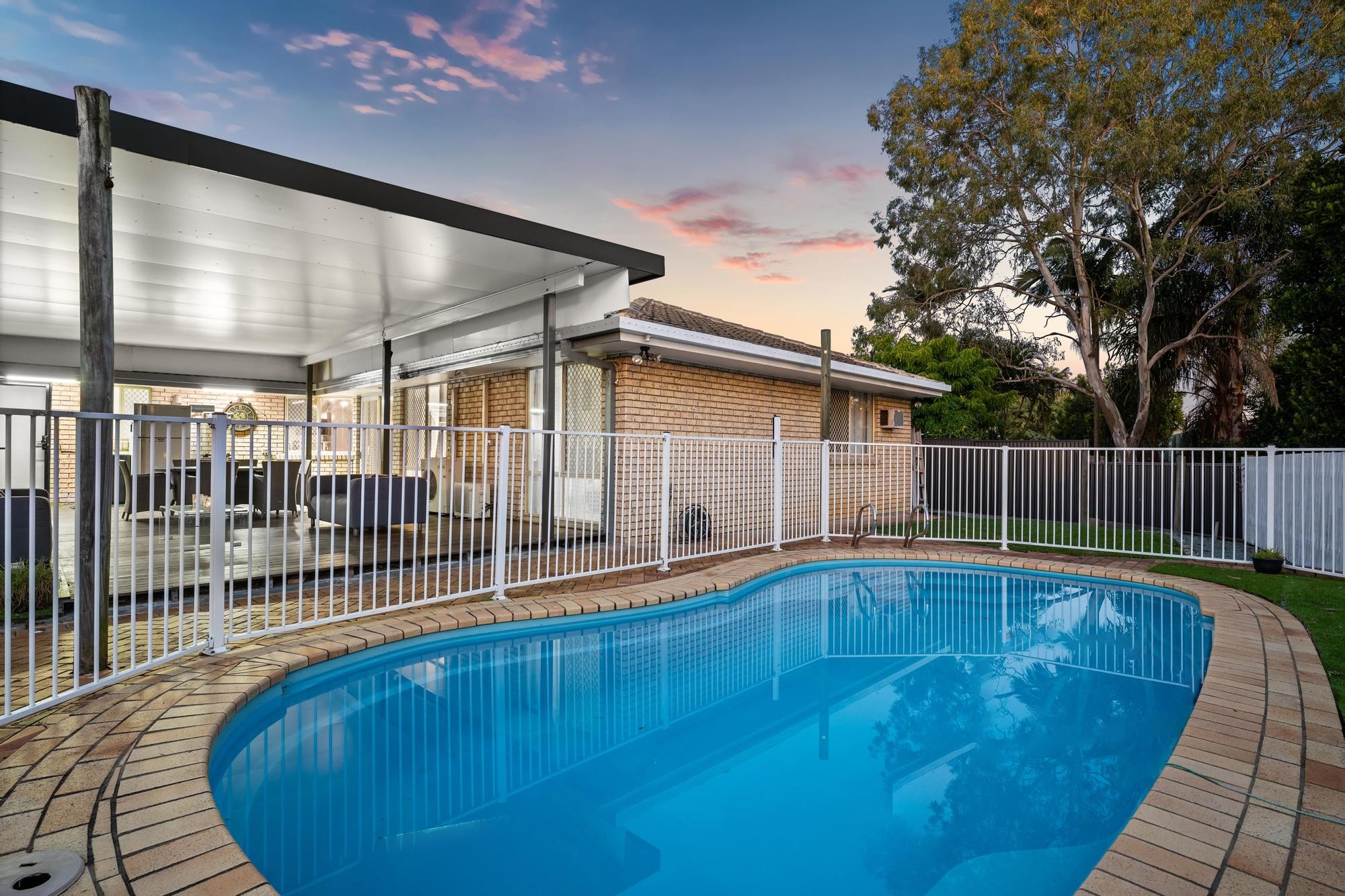 6 Cumbria Court, Belmont, QLD 4153
